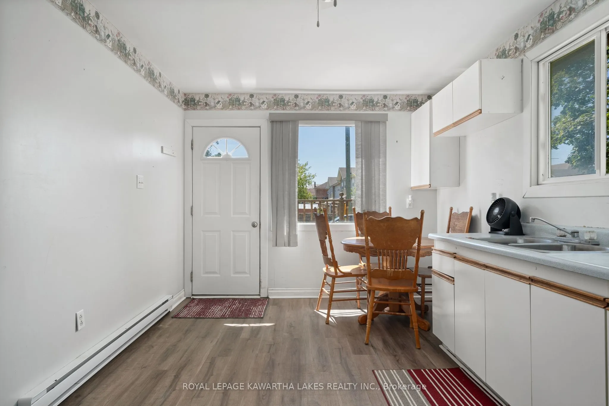 4 Bond Street E