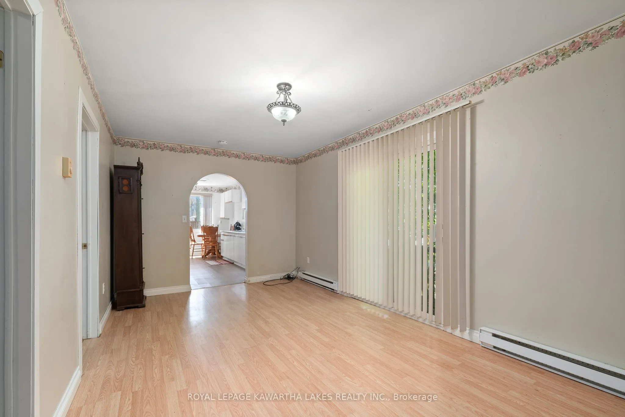 4 Bond Street E