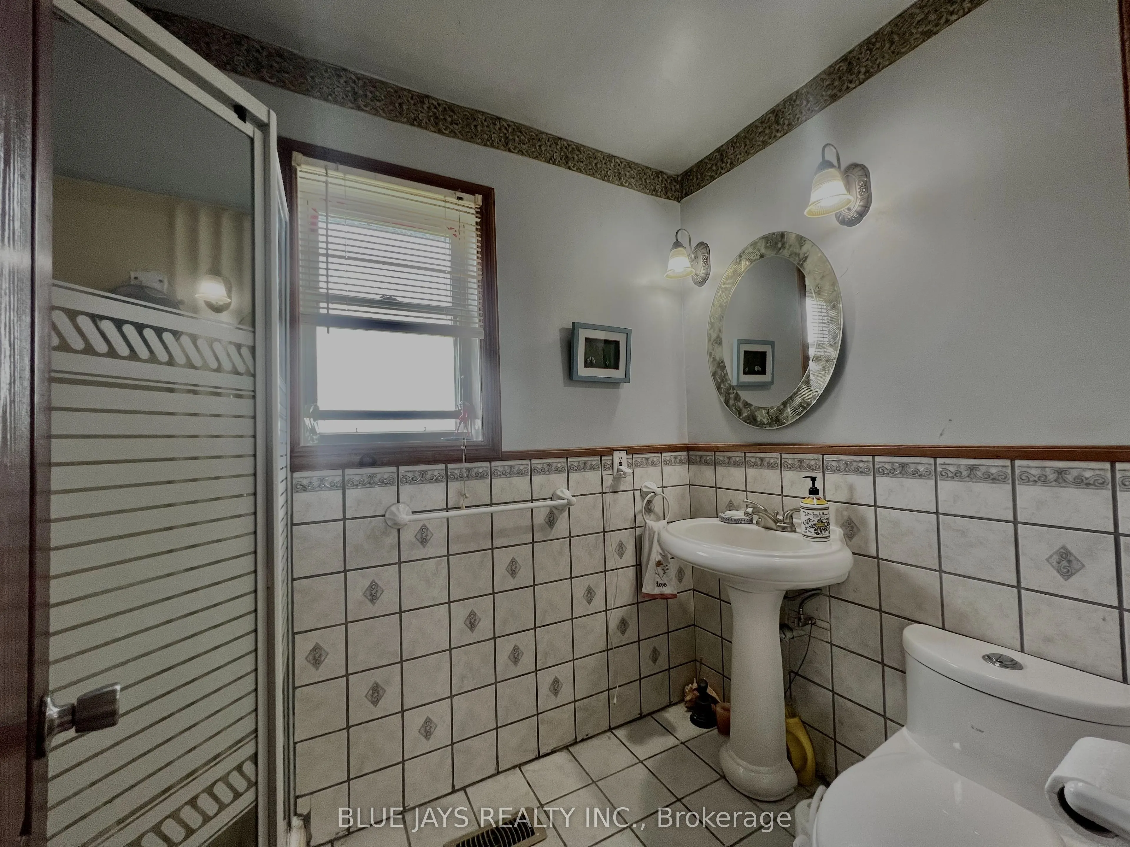 642421 270 Sideroad Road W