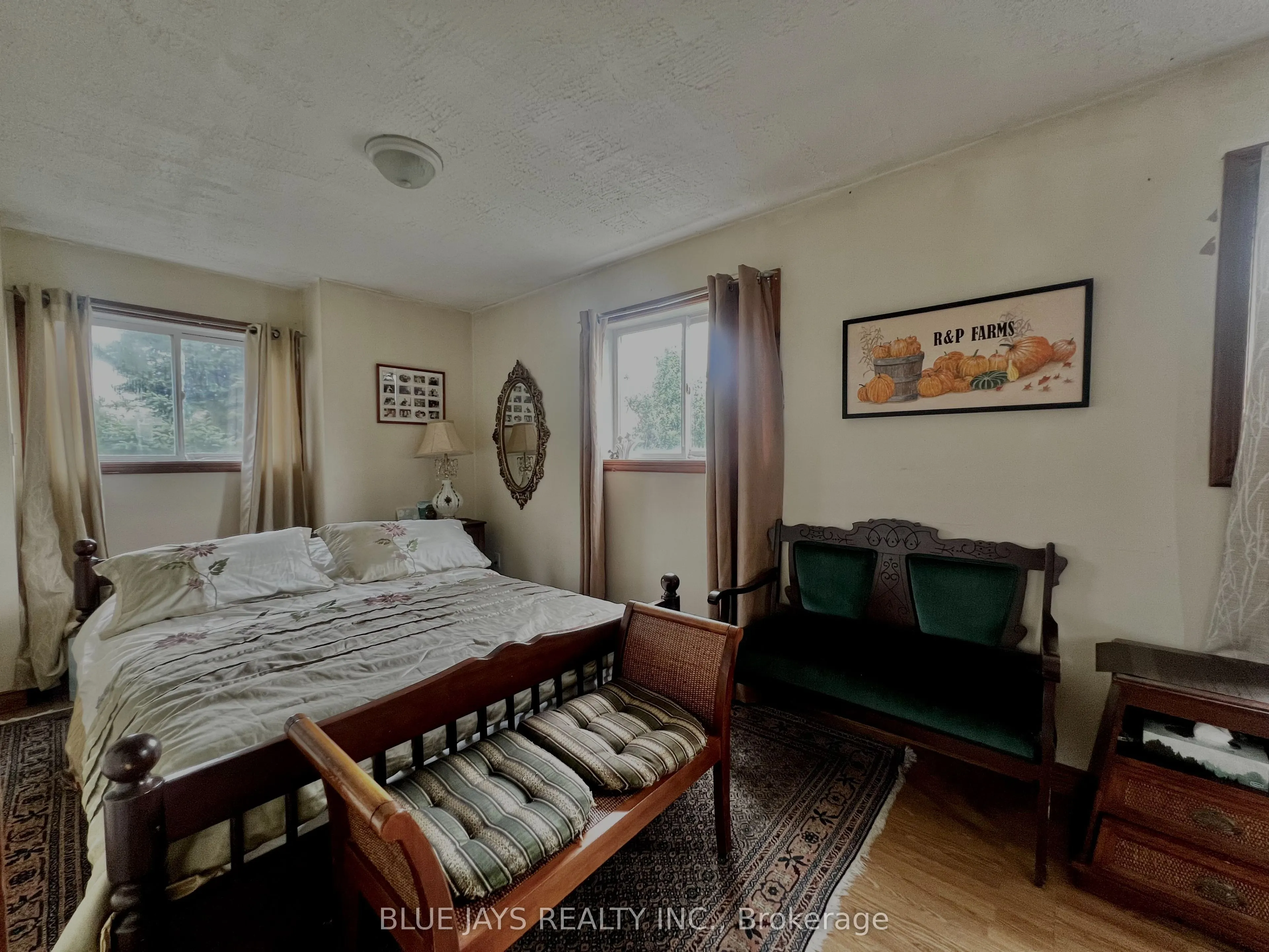 642421 270 Sideroad Road W