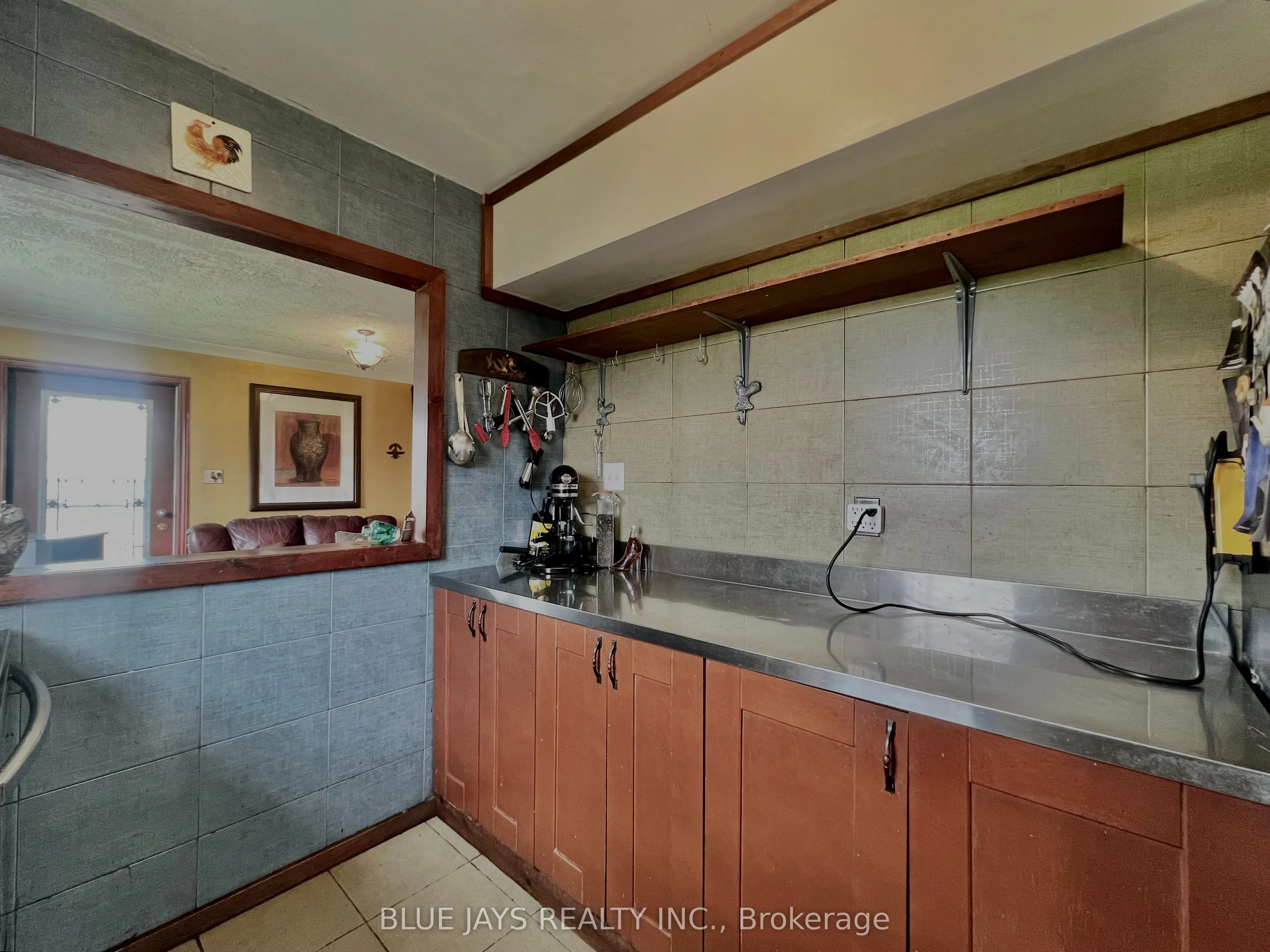 642421 270 Sideroad Road W