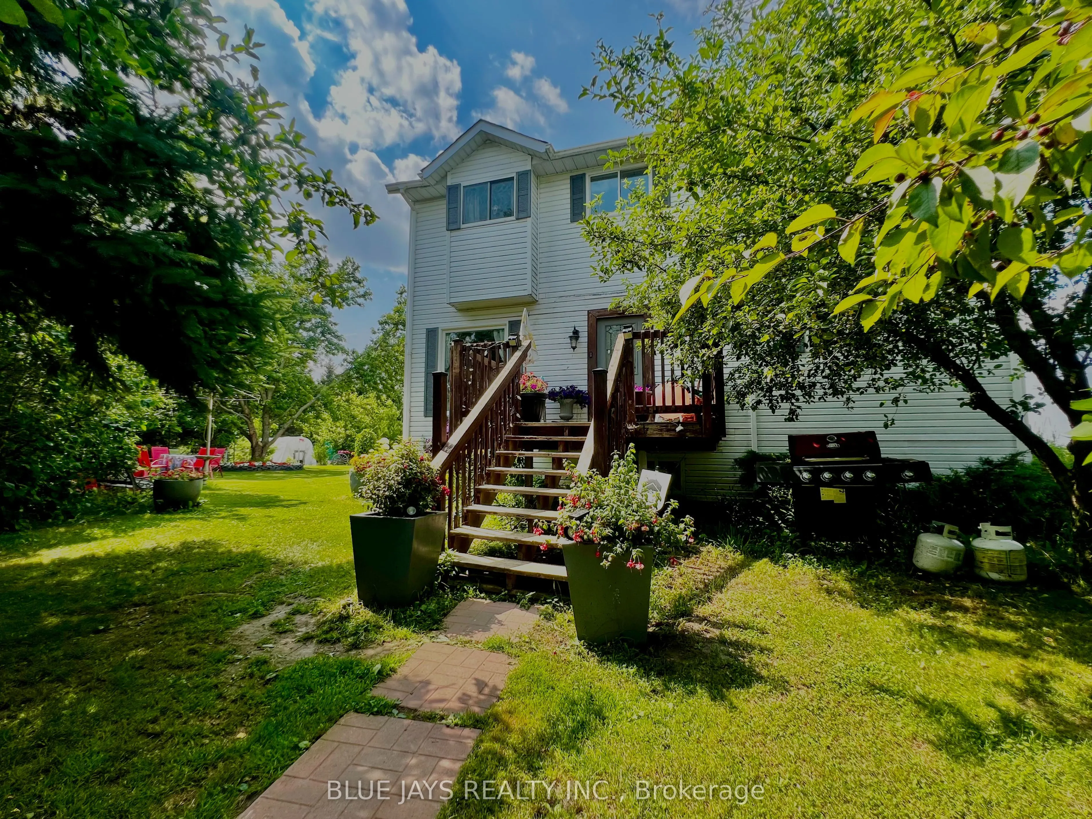 642421 270 Sideroad Road W