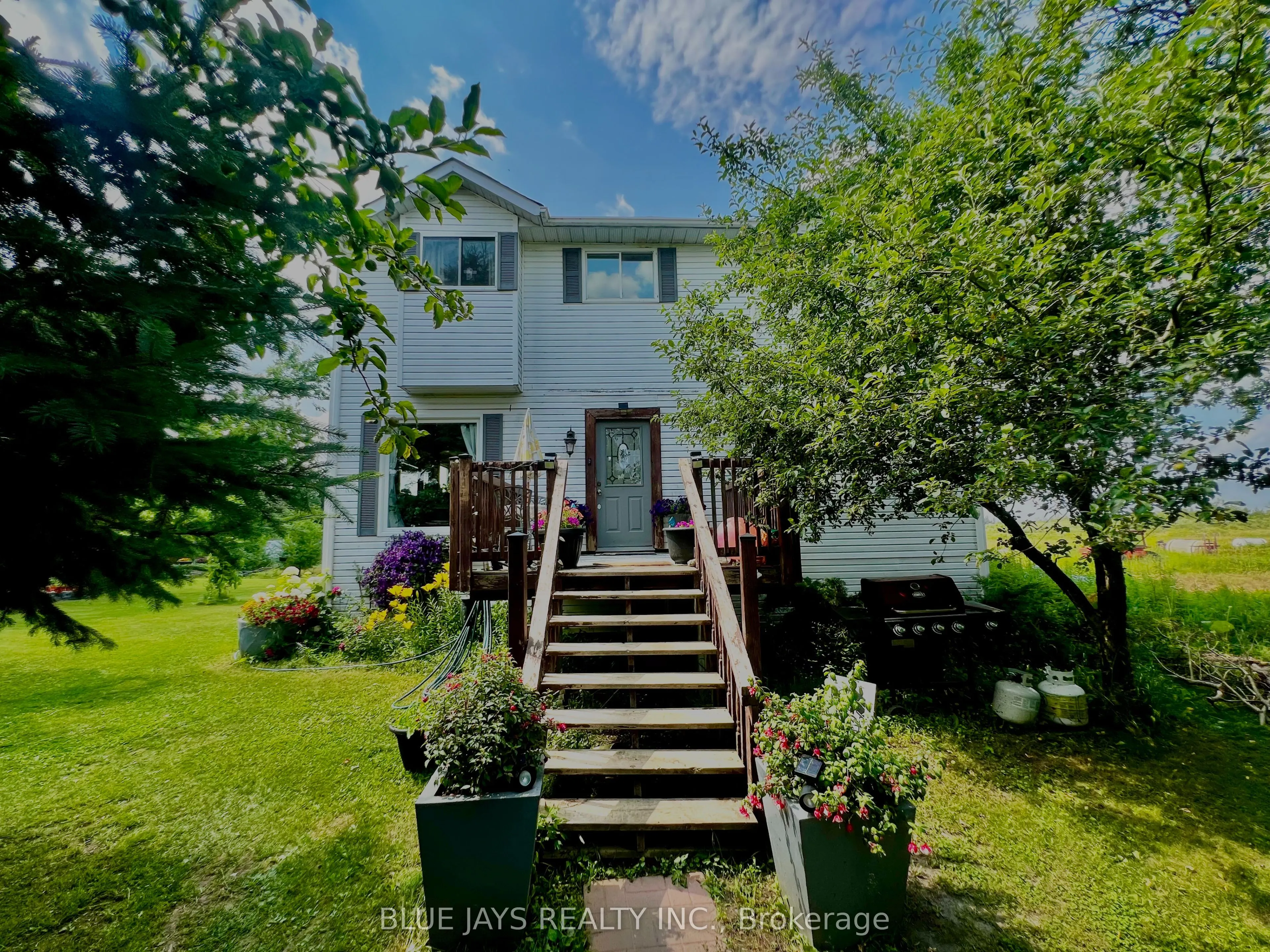642421 270 Sideroad Road W