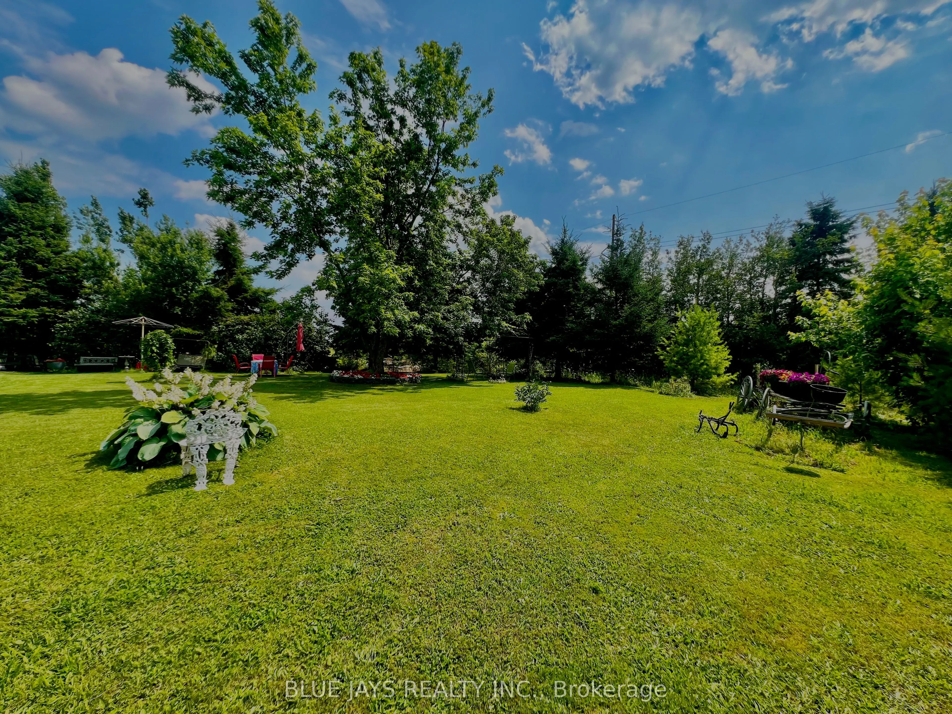 642421 270 Sideroad Road W