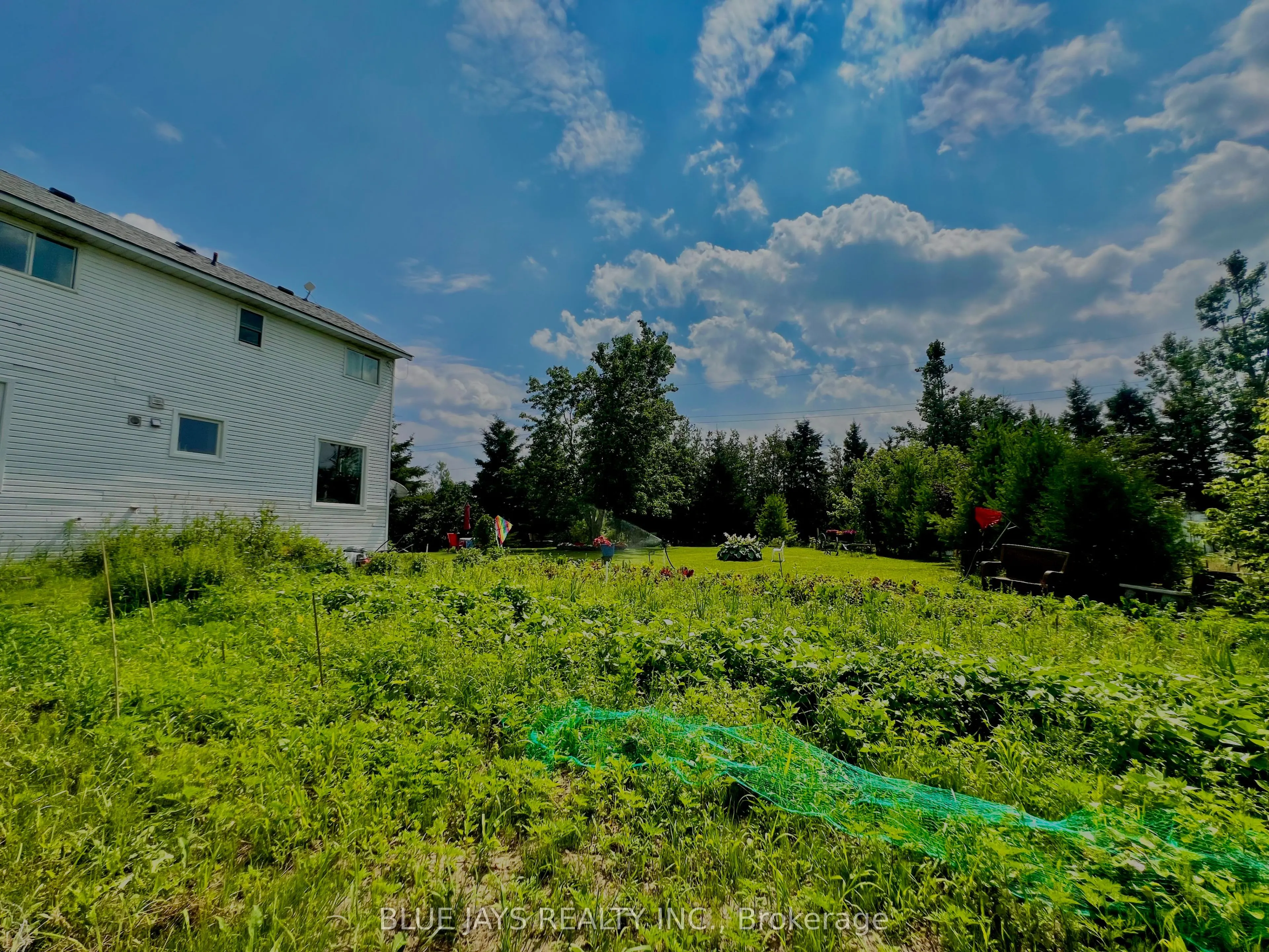 642421 270 Sideroad Road W