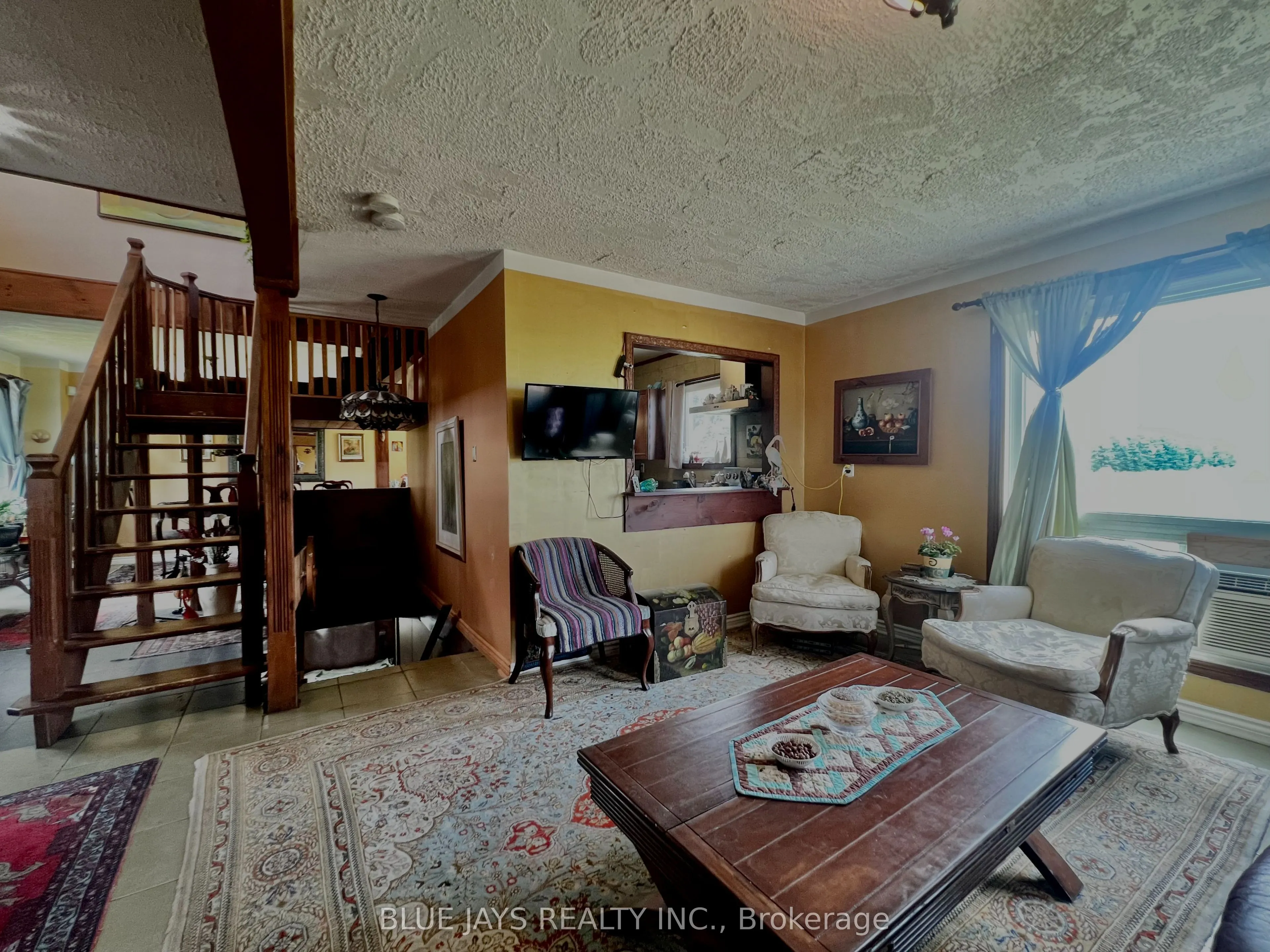 642421 270 Sideroad Road W