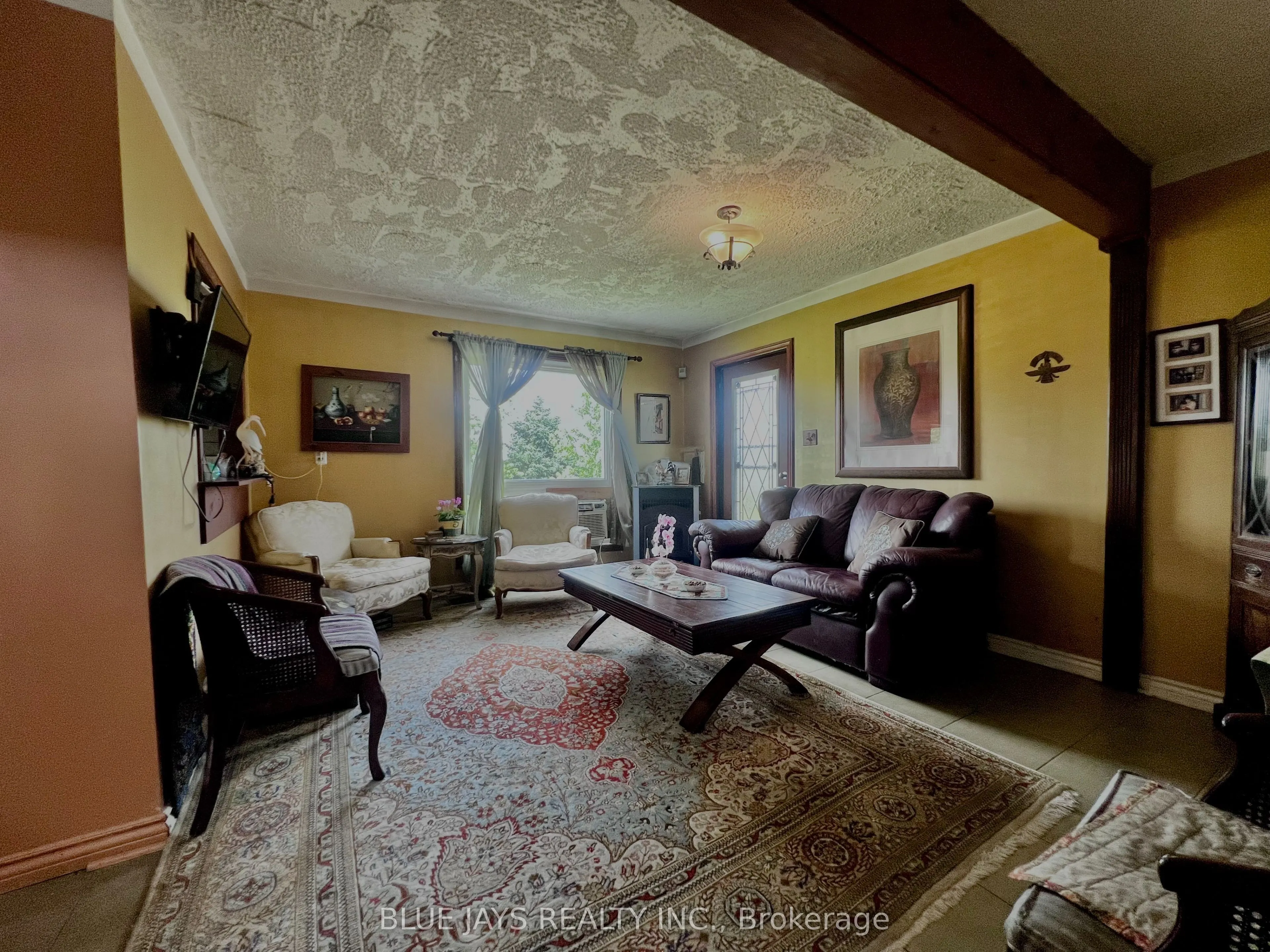 642421 270 Sideroad Road W
