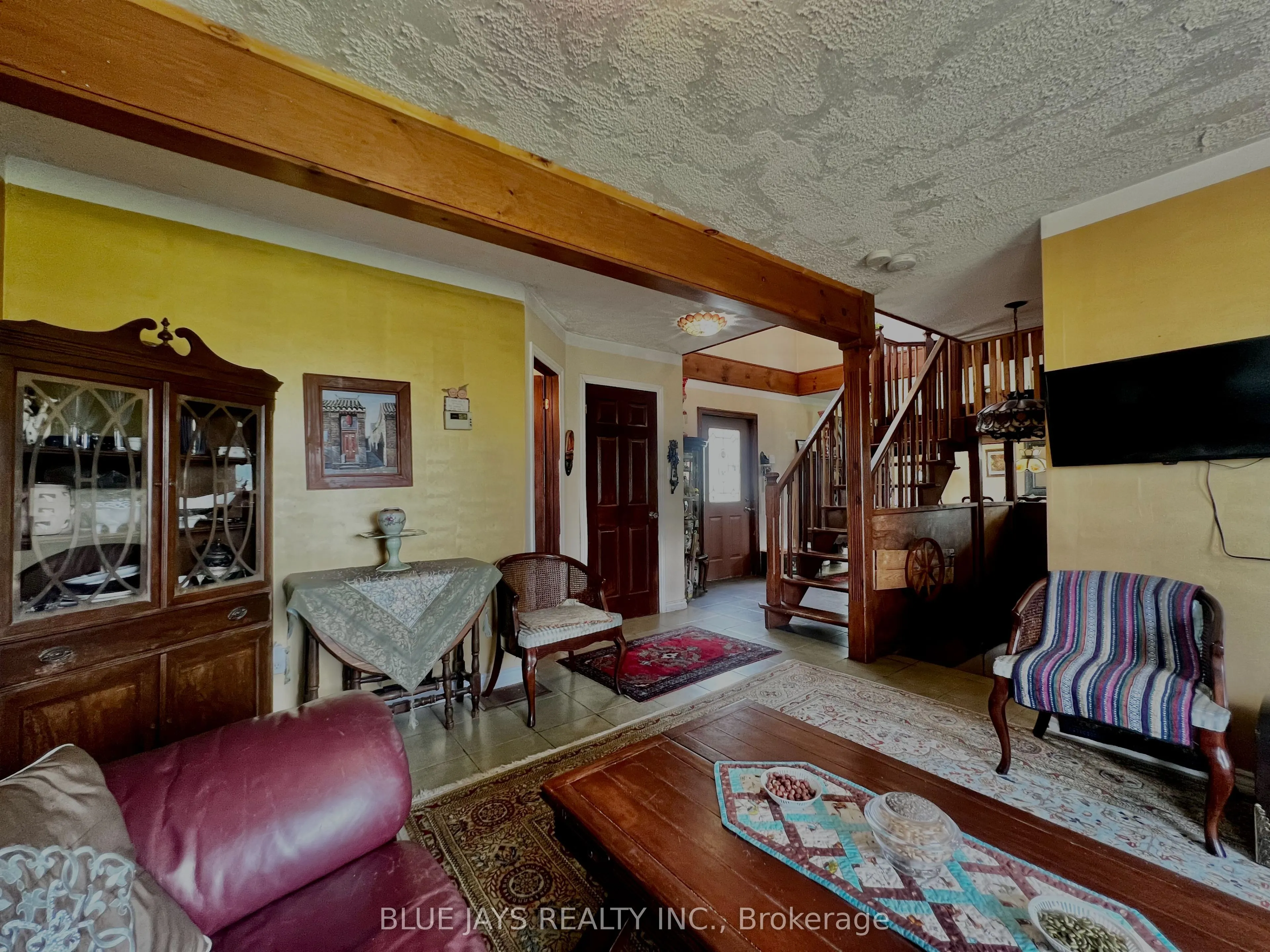 642421 270 Sideroad Road W