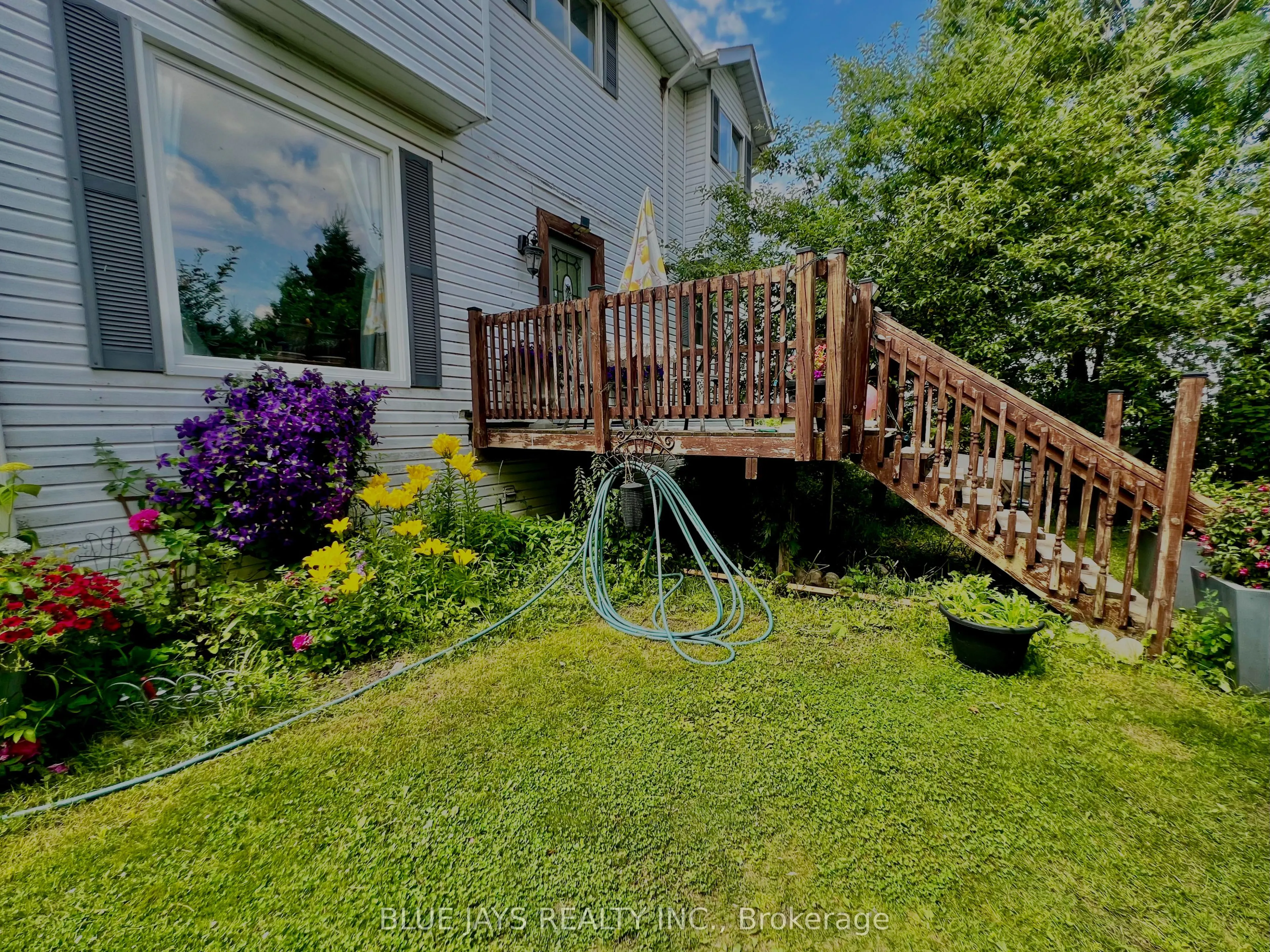 642421 270 Sideroad Road W