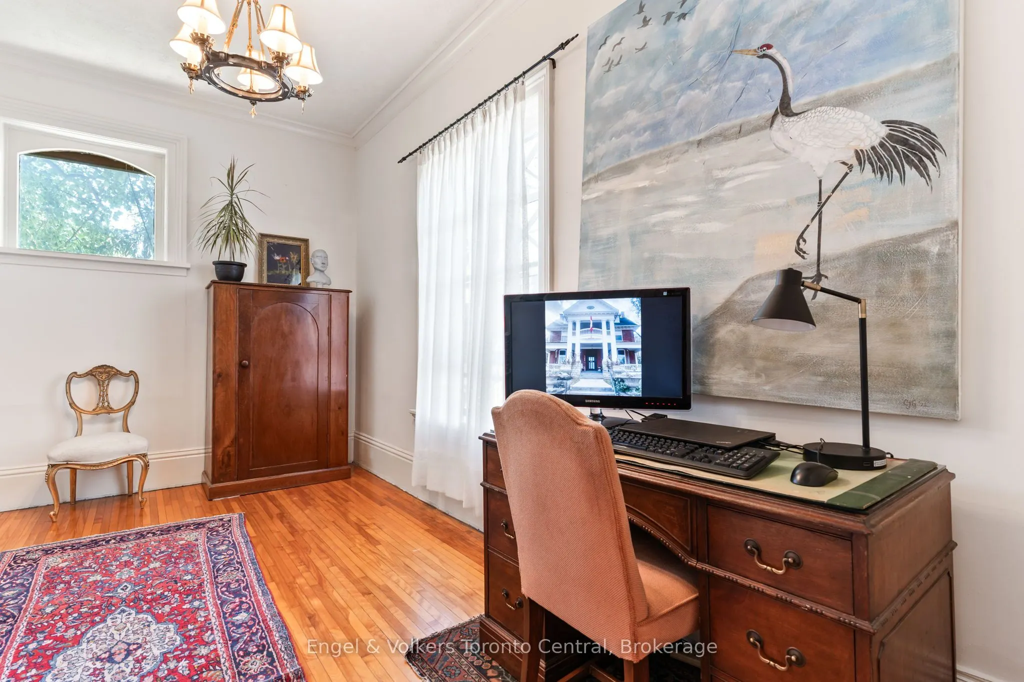 1050 4th Avenue W