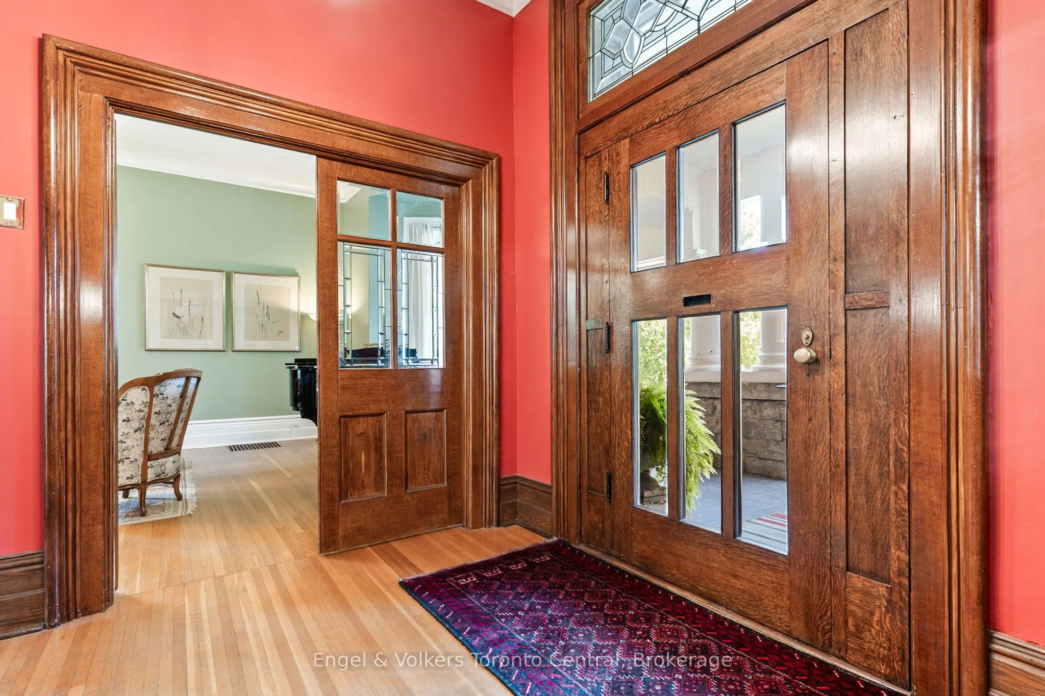 1050 4th Avenue W