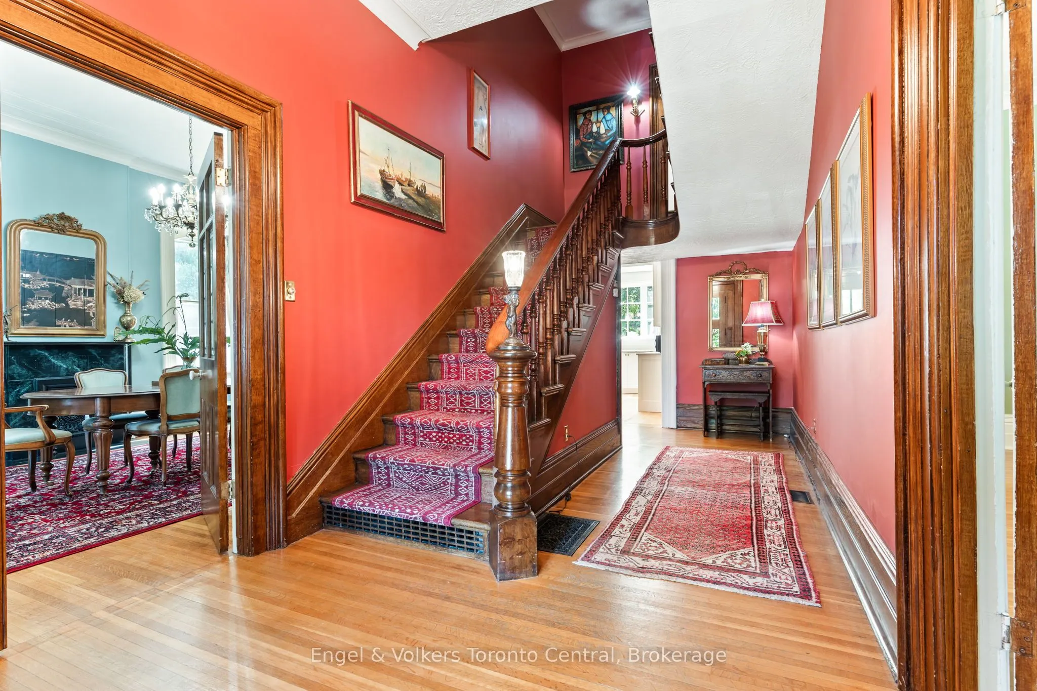 1050 4th Avenue W