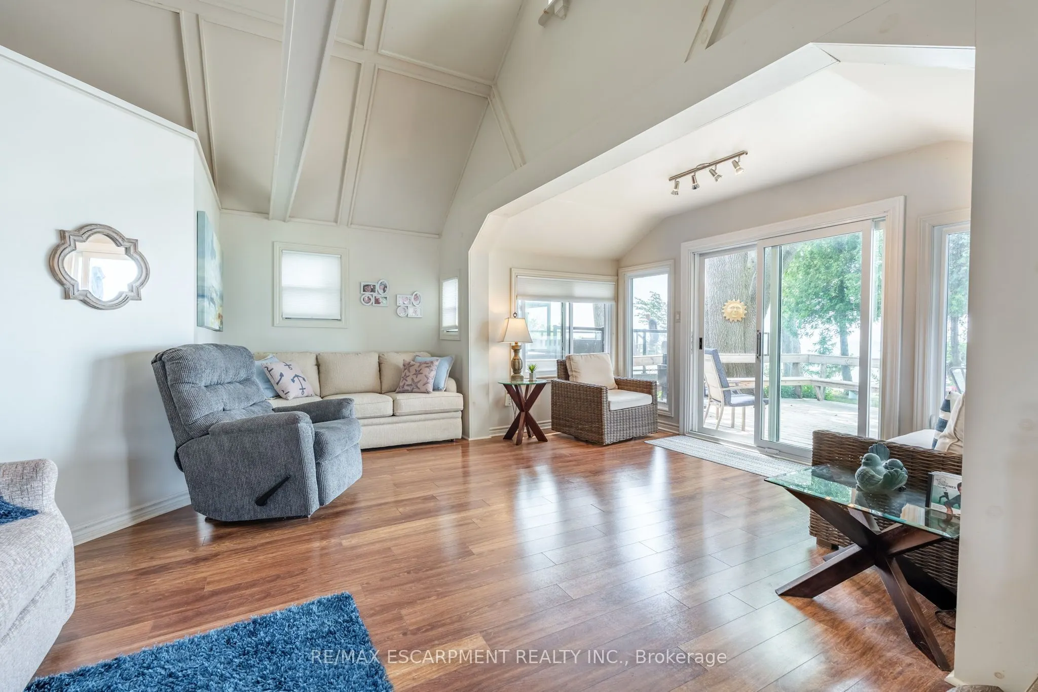 58 LAKESIDE Drive