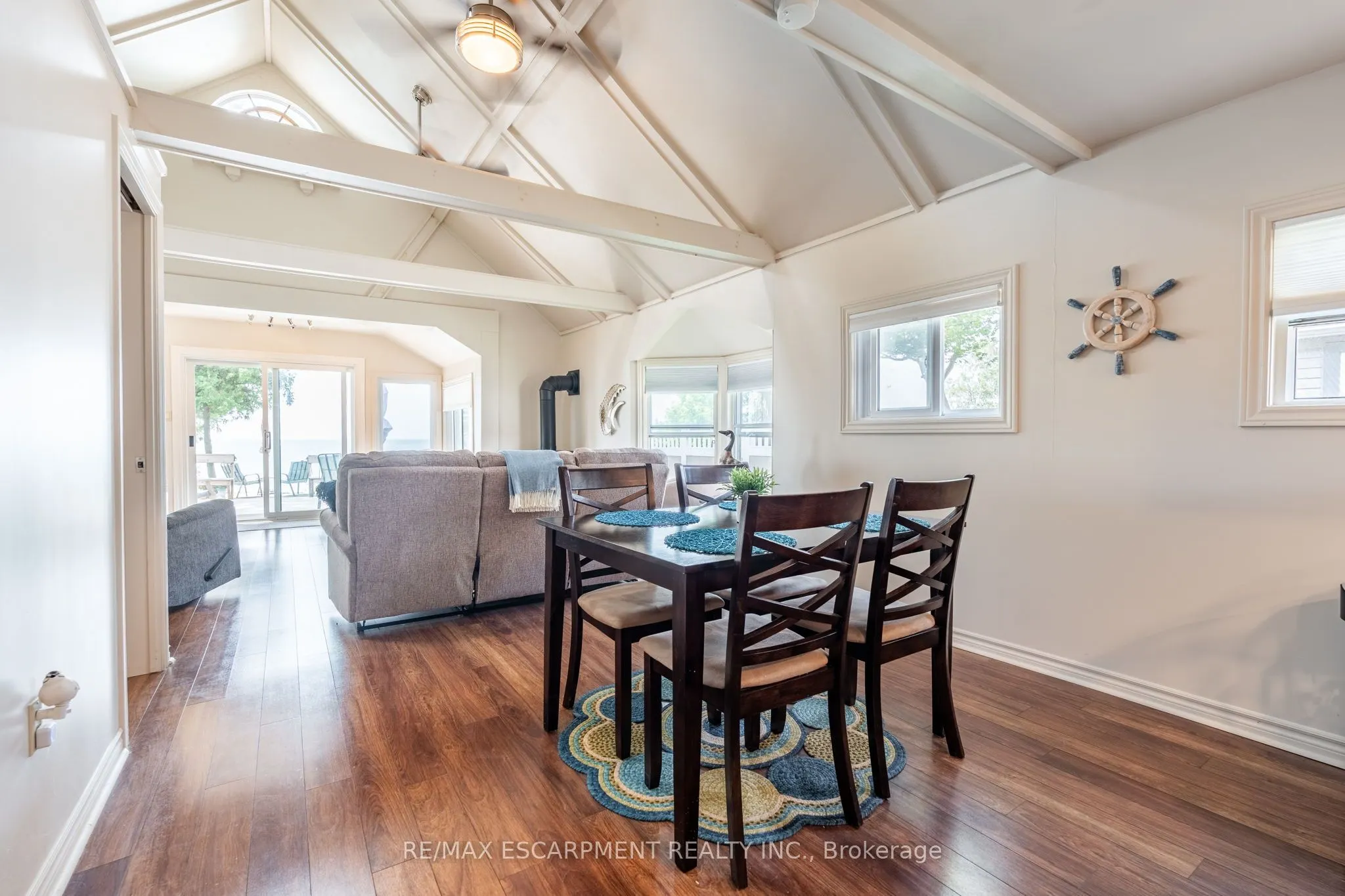 58 LAKESIDE Drive