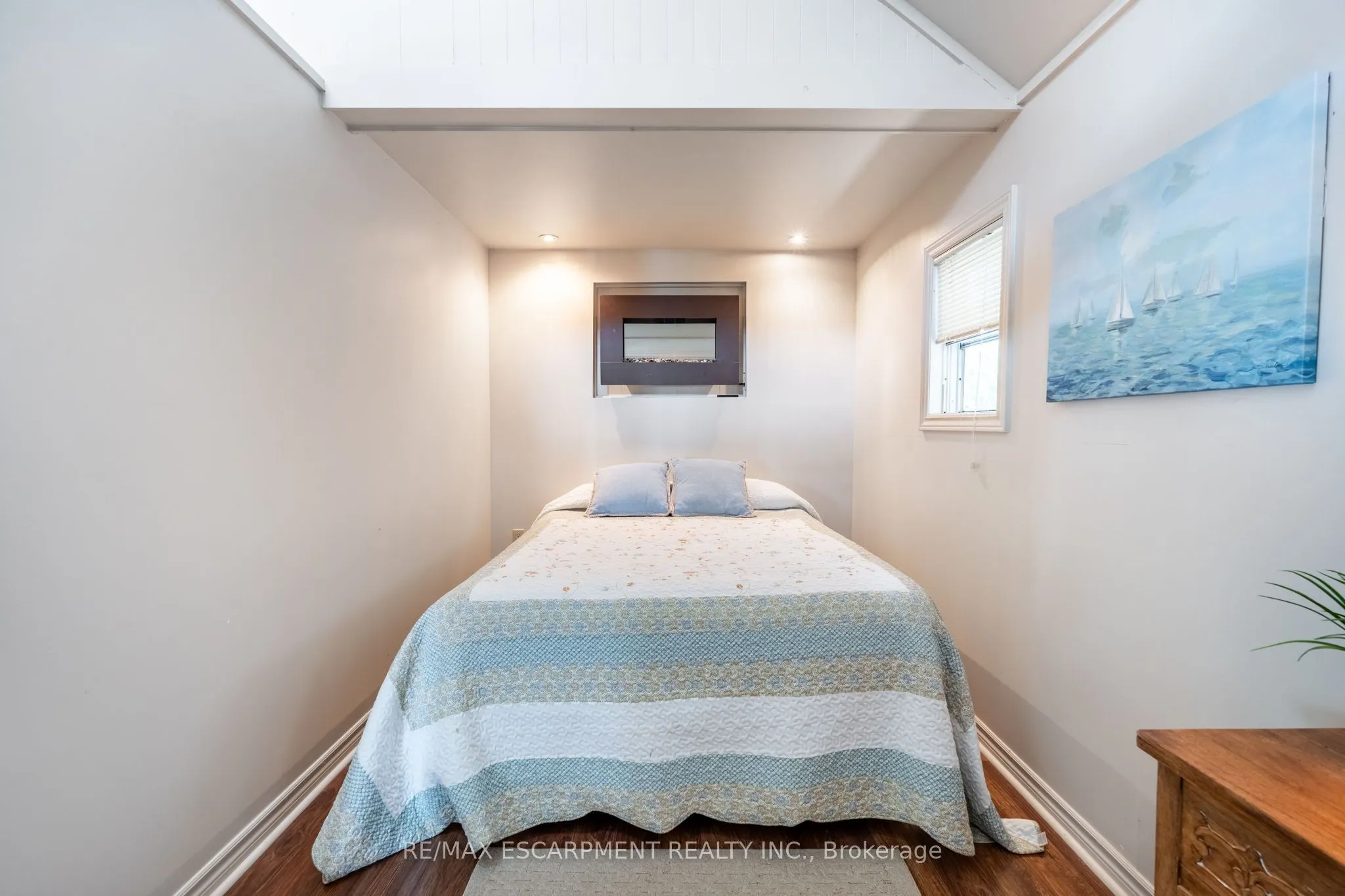 58 LAKESIDE Drive
