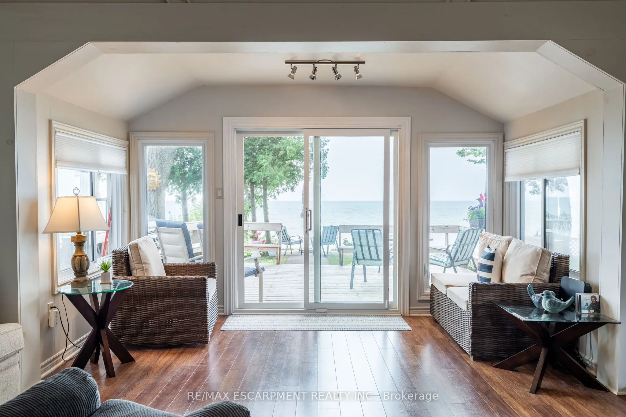 58 LAKESIDE Drive
