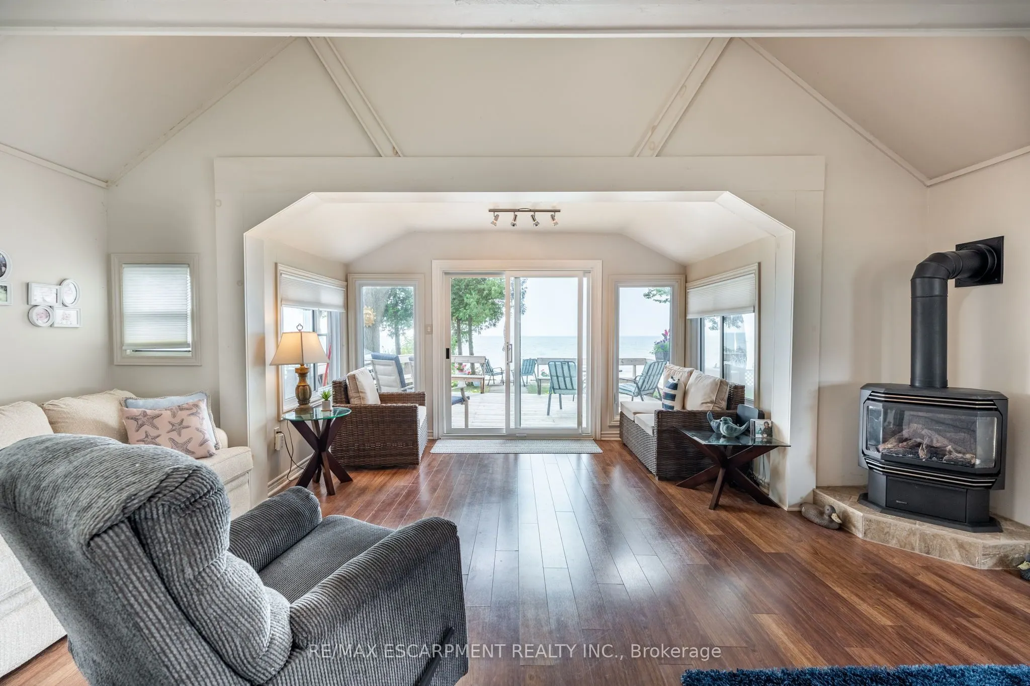 58 LAKESIDE Drive
