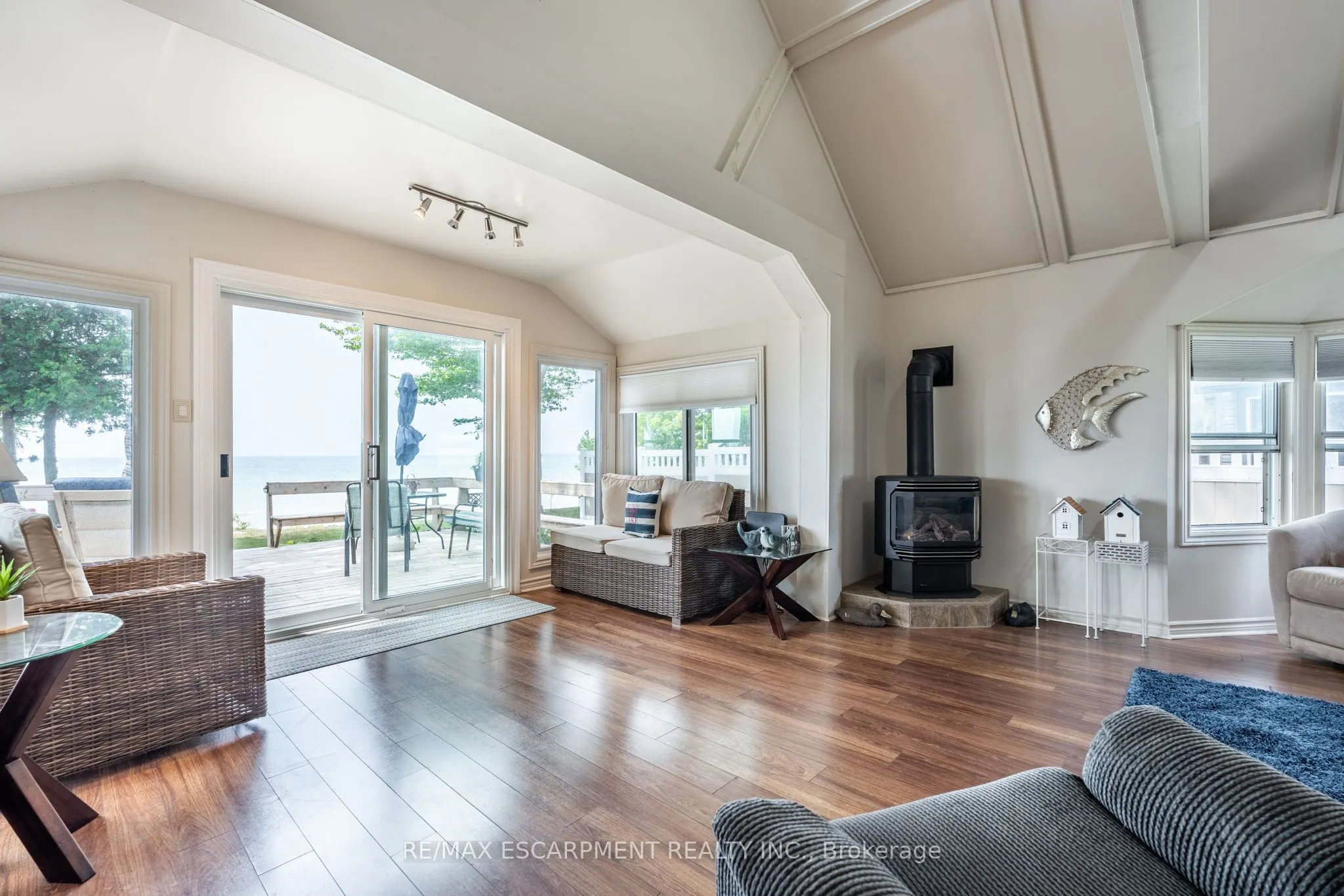 58 LAKESIDE Drive