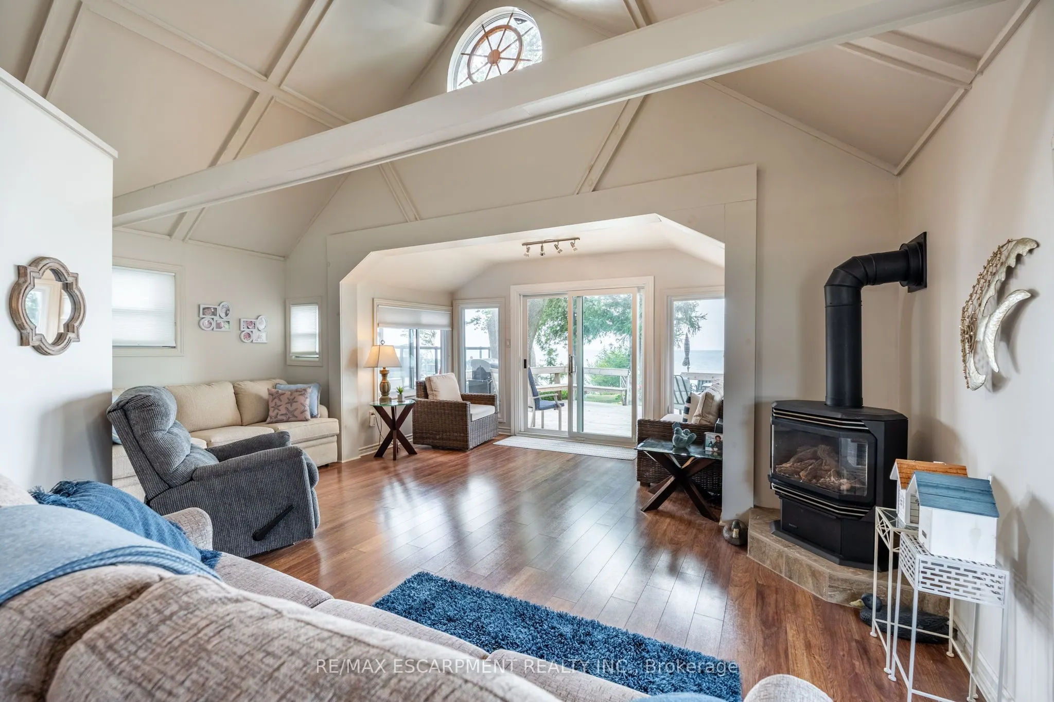58 LAKESIDE Drive