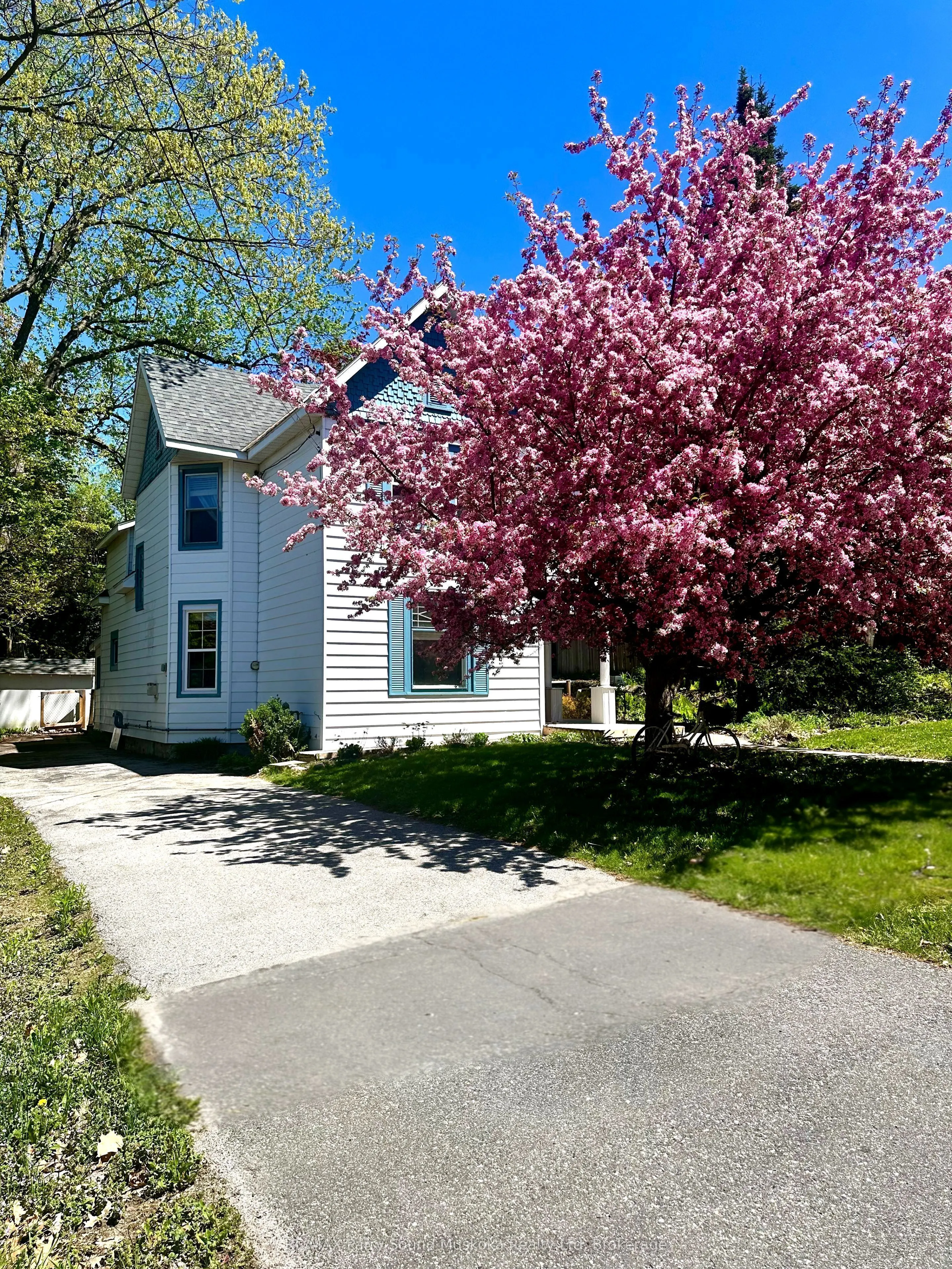 17 Waubeek Street