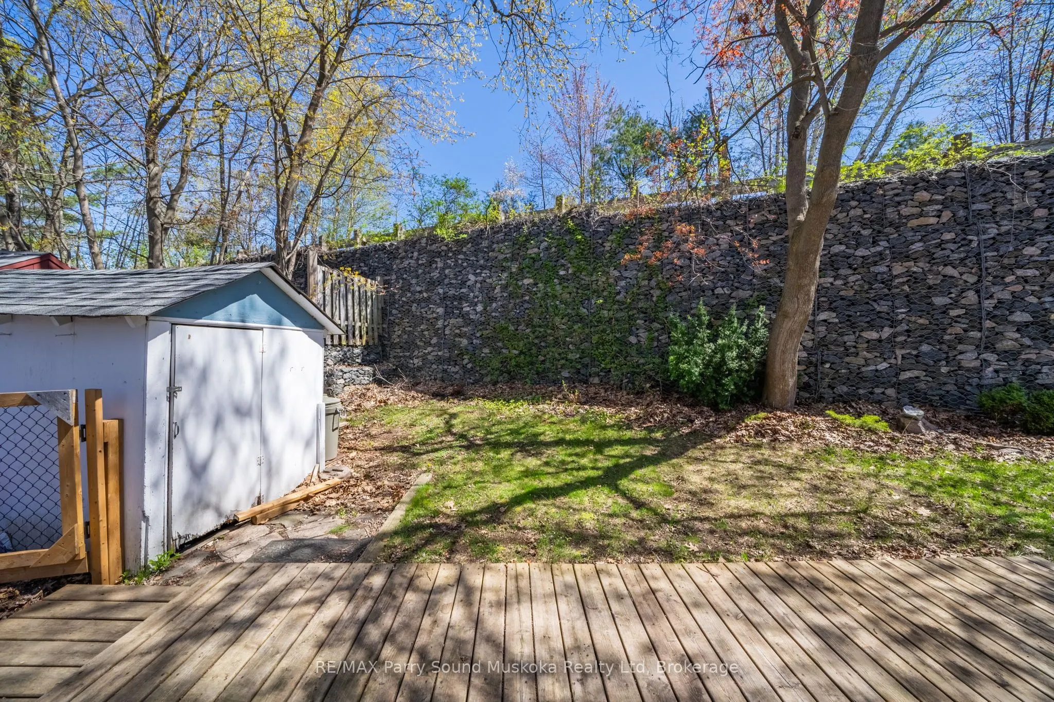 17 Waubeek Street