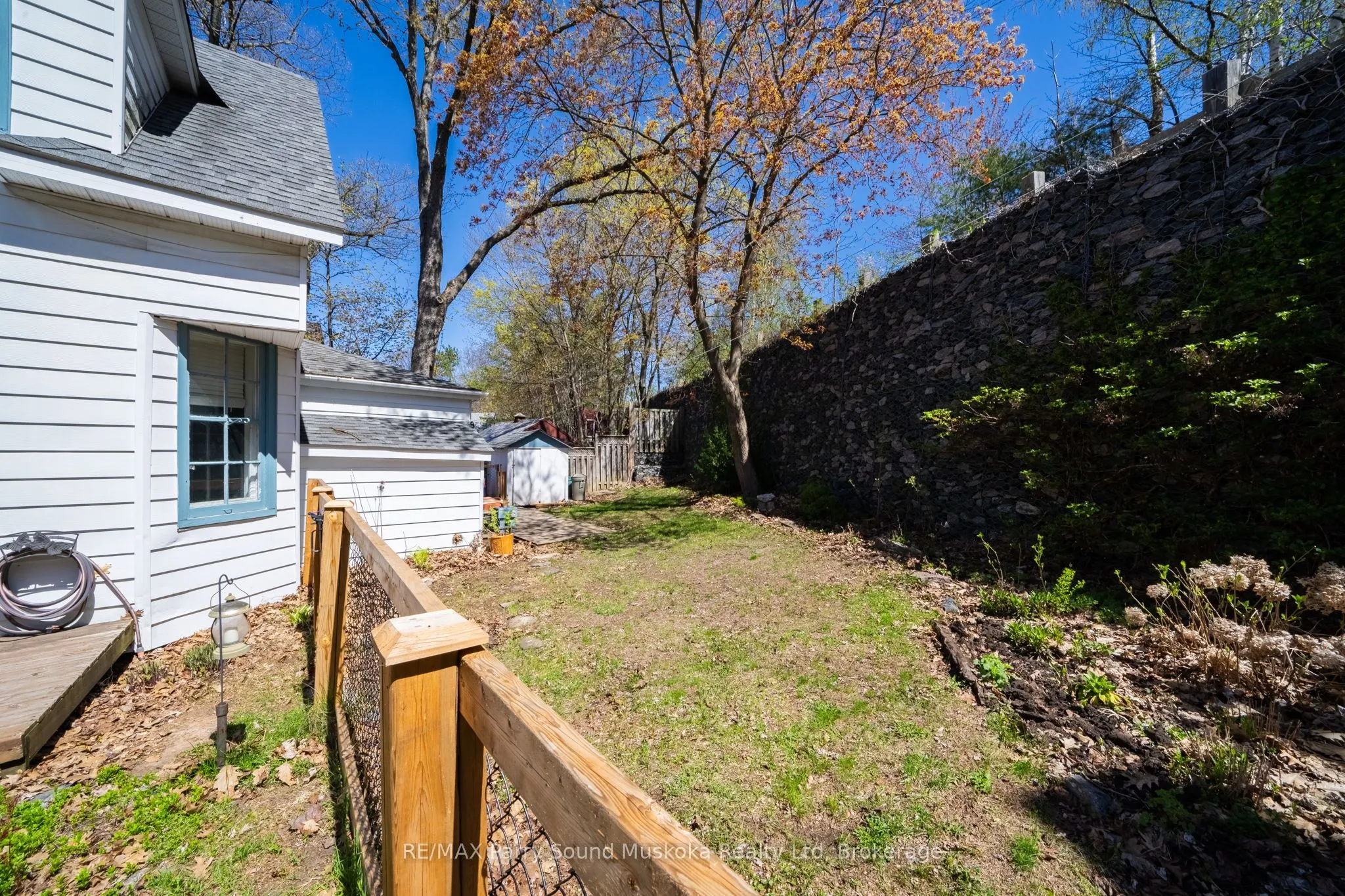 17 Waubeek Street