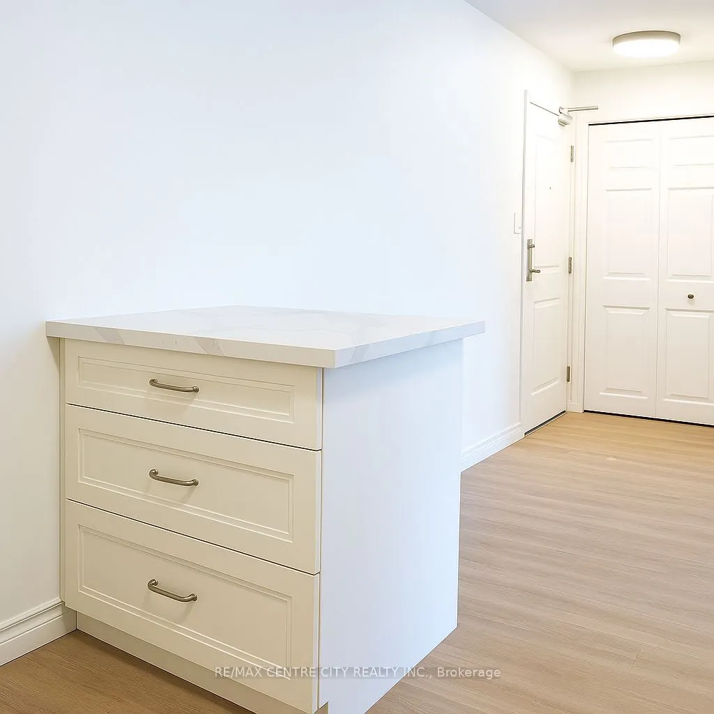 573 Mornington Avenue, #512