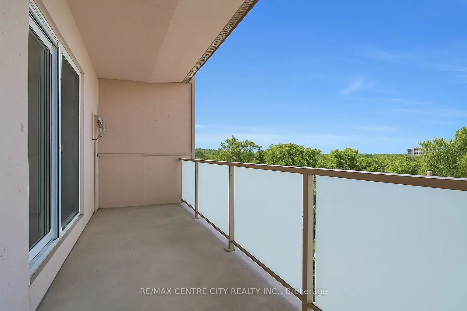 573 Mornington Avenue, #512