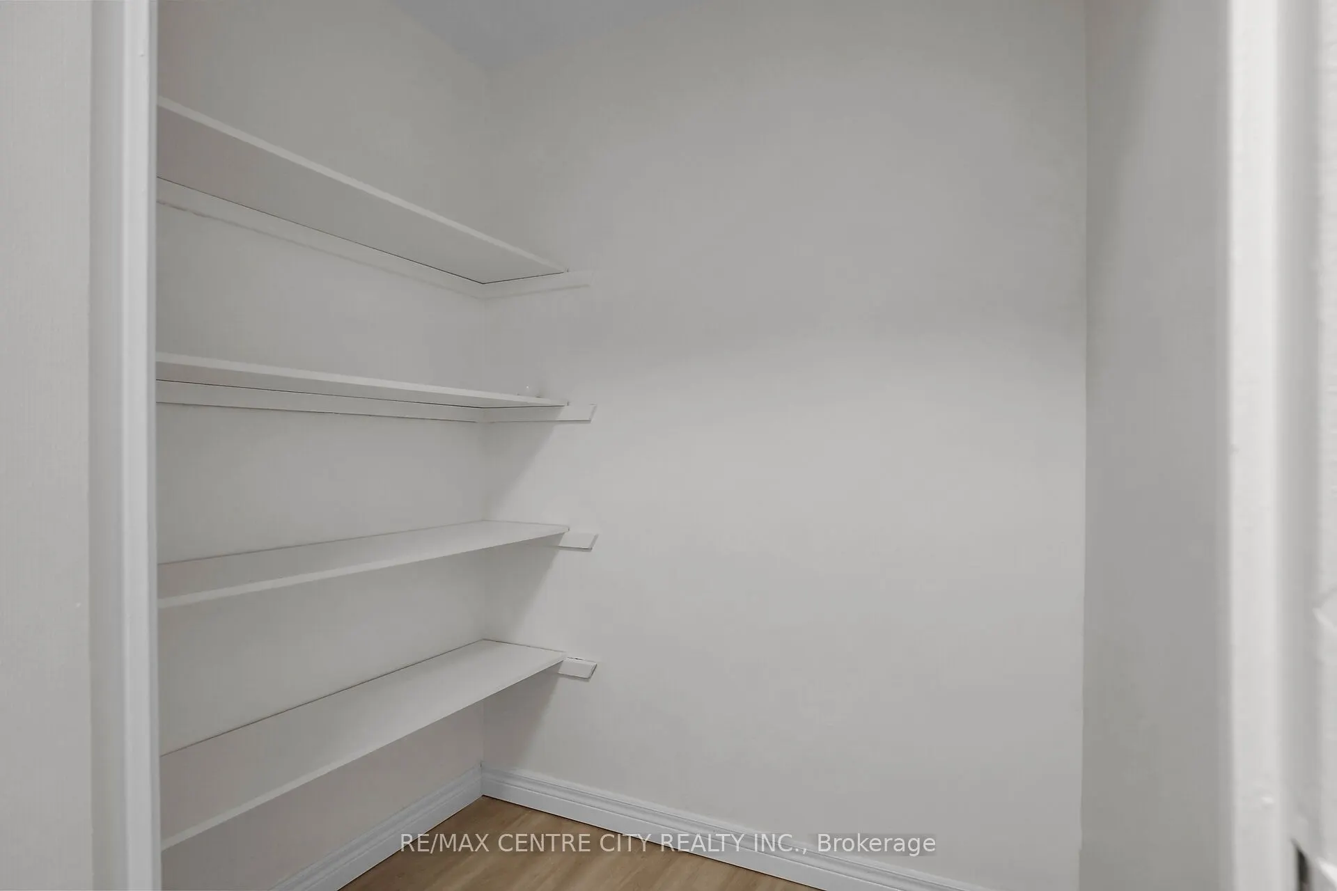 573 Mornington Avenue, #512