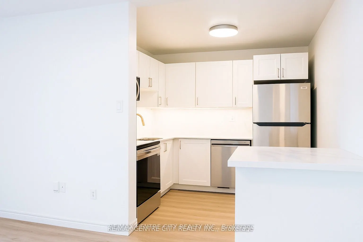 573 Mornington Avenue, #512