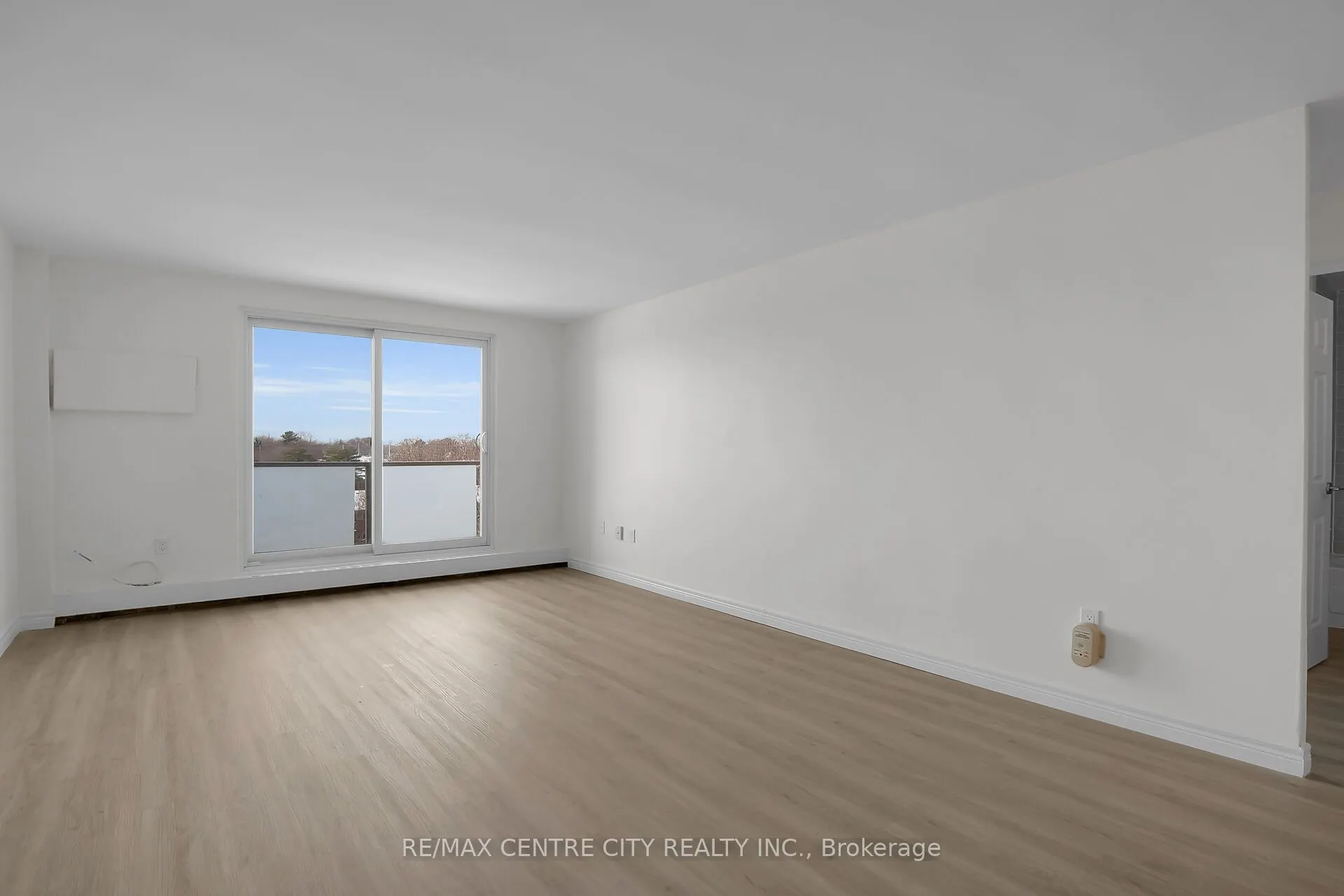 573 Mornington Avenue, #512