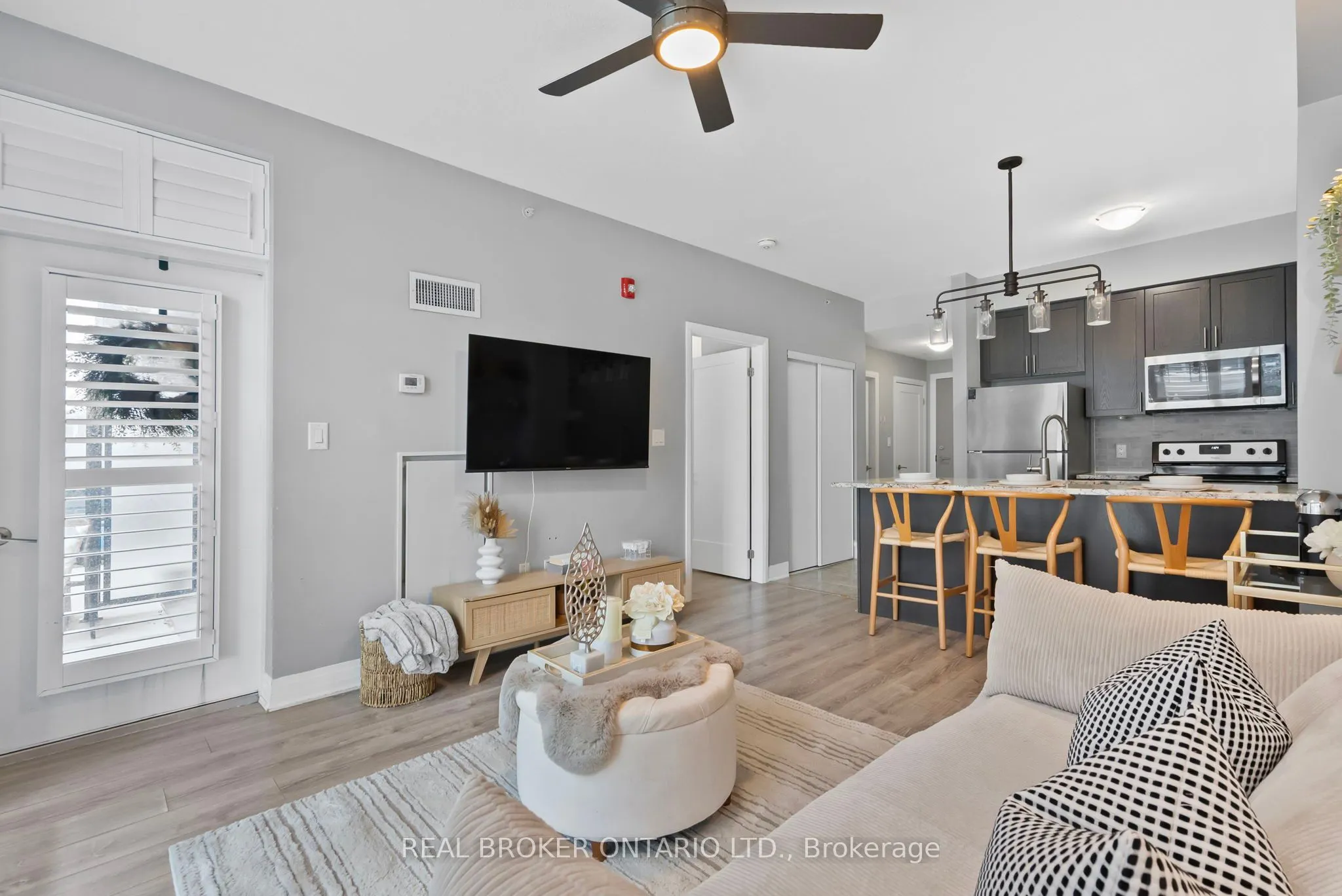 10 CONCORD Place W, #110