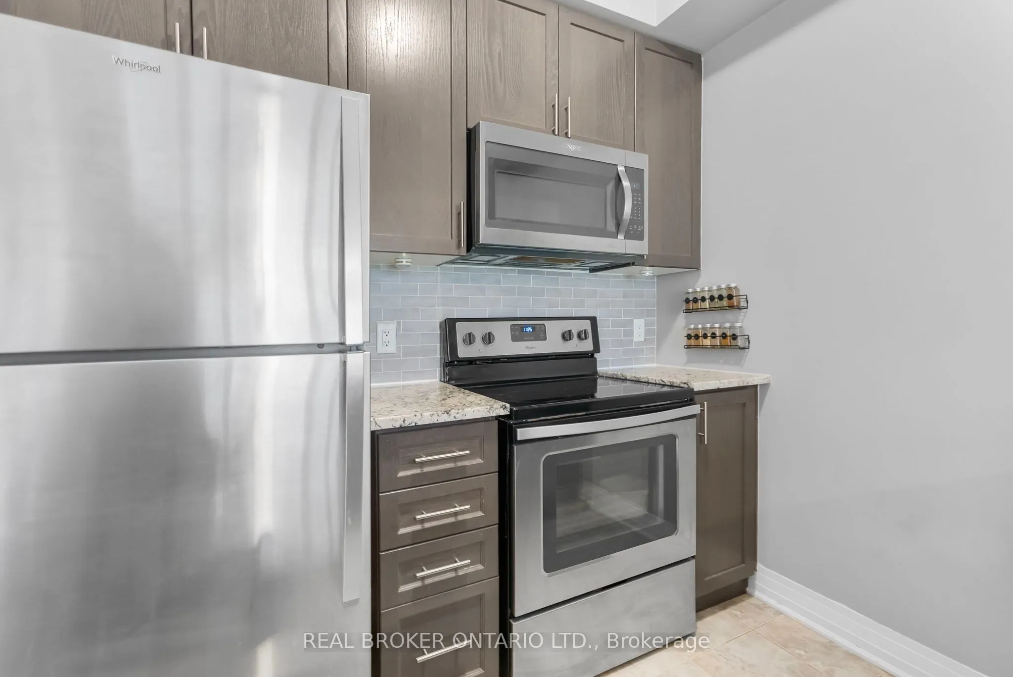 10 CONCORD Place W, #110