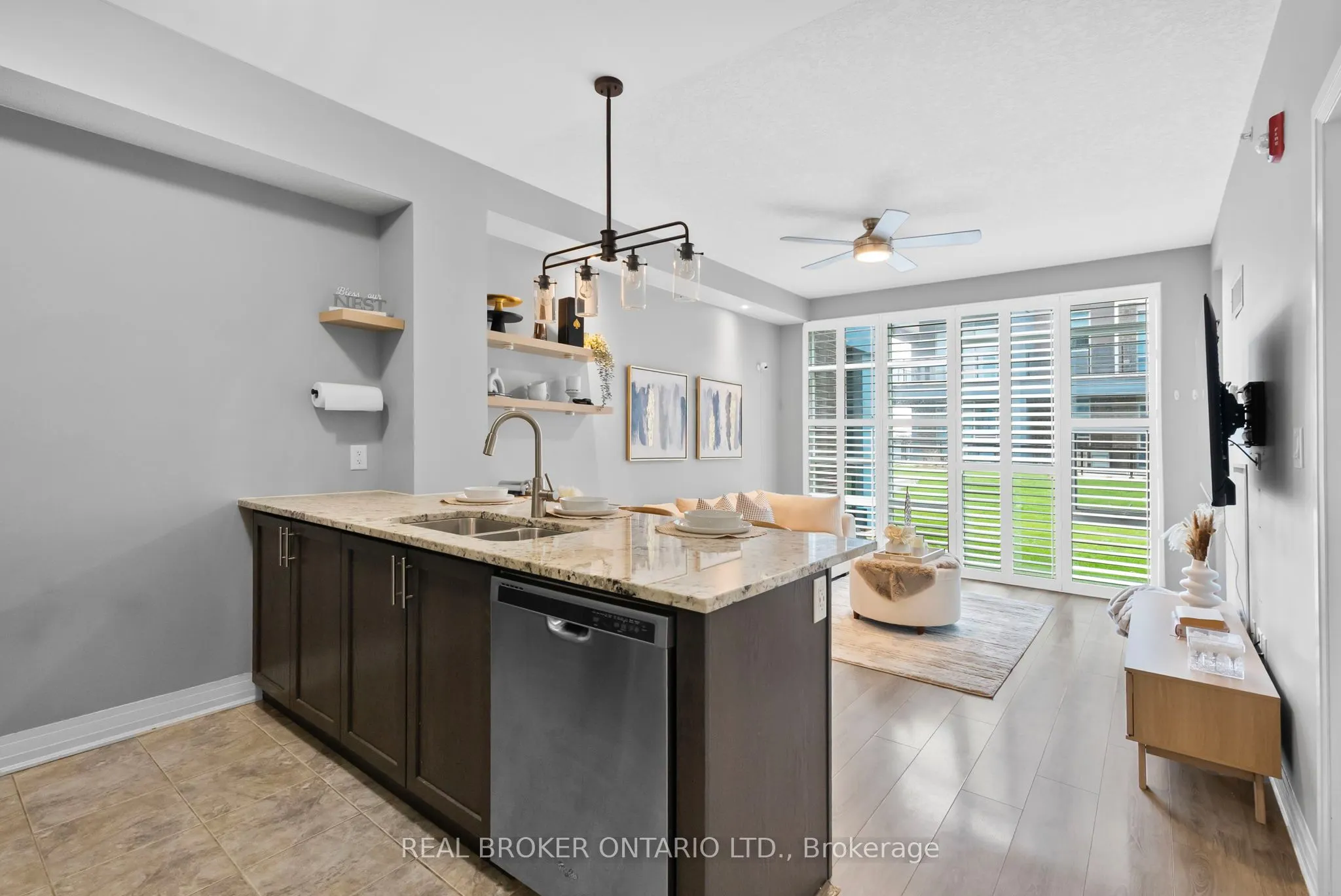 10 CONCORD Place W, #110
