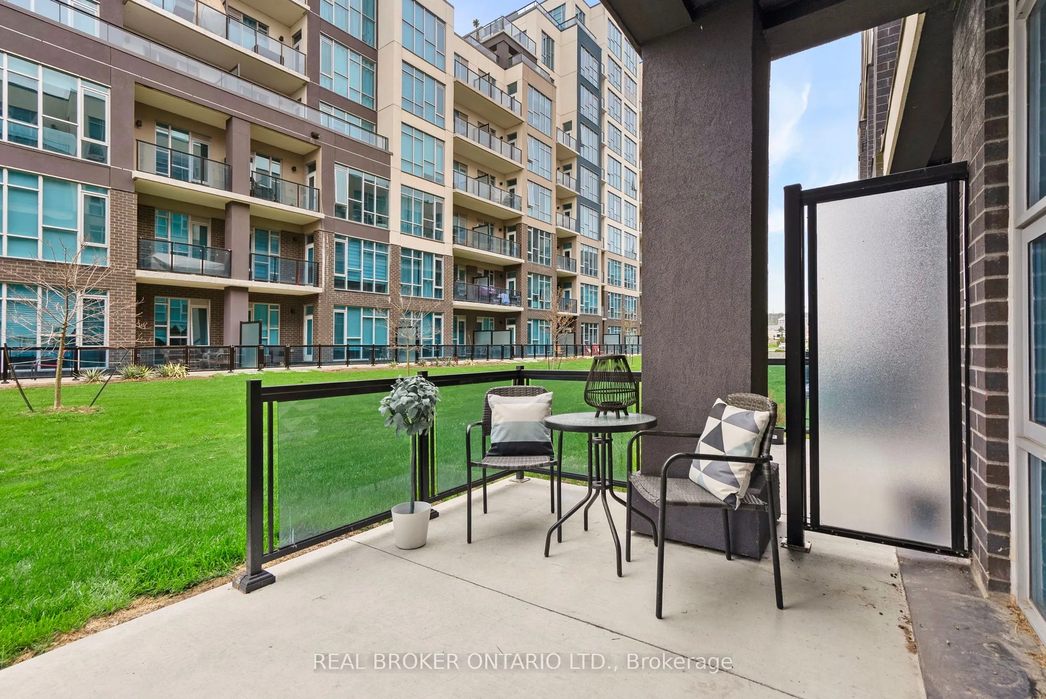 10 CONCORD Place W, #110