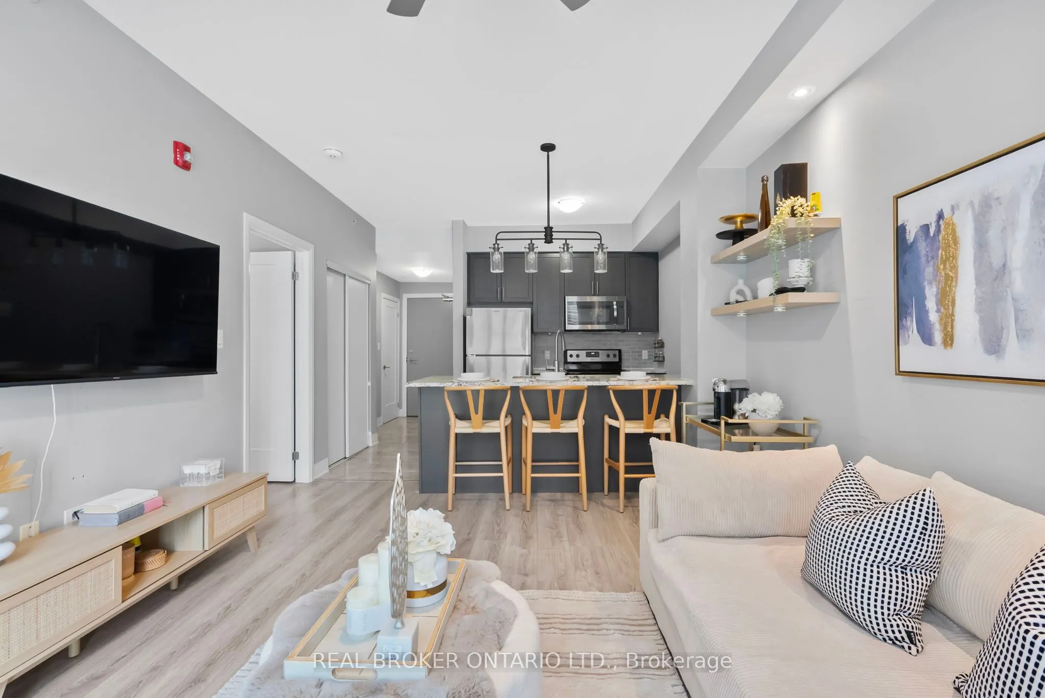 10 CONCORD Place W, #110