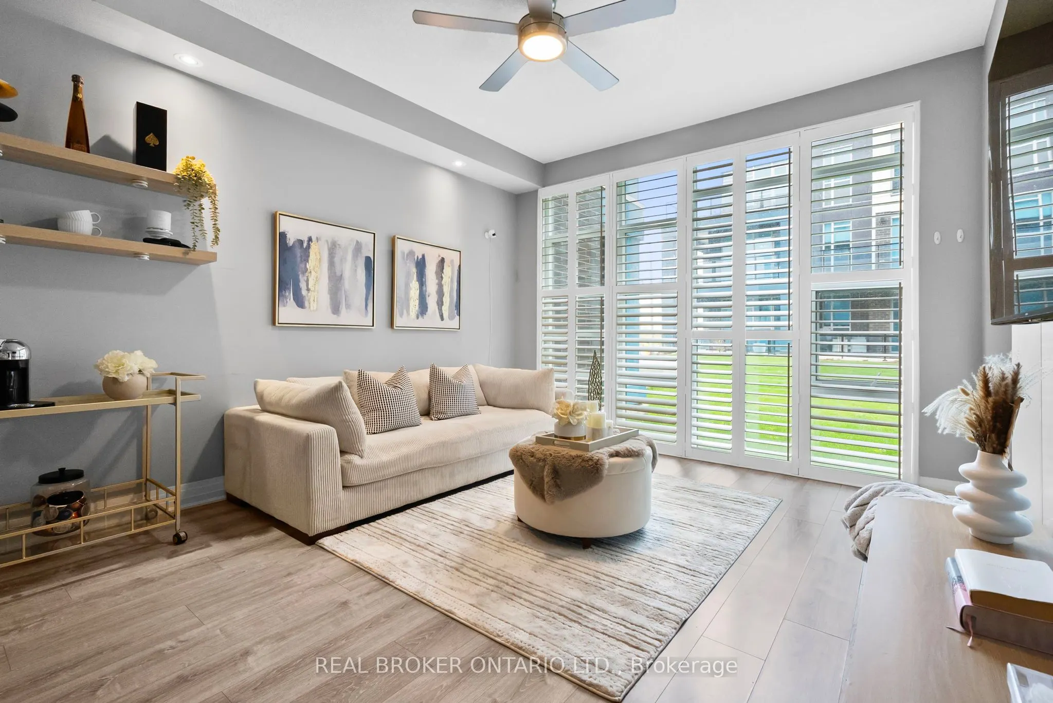 10 CONCORD Place W, #110