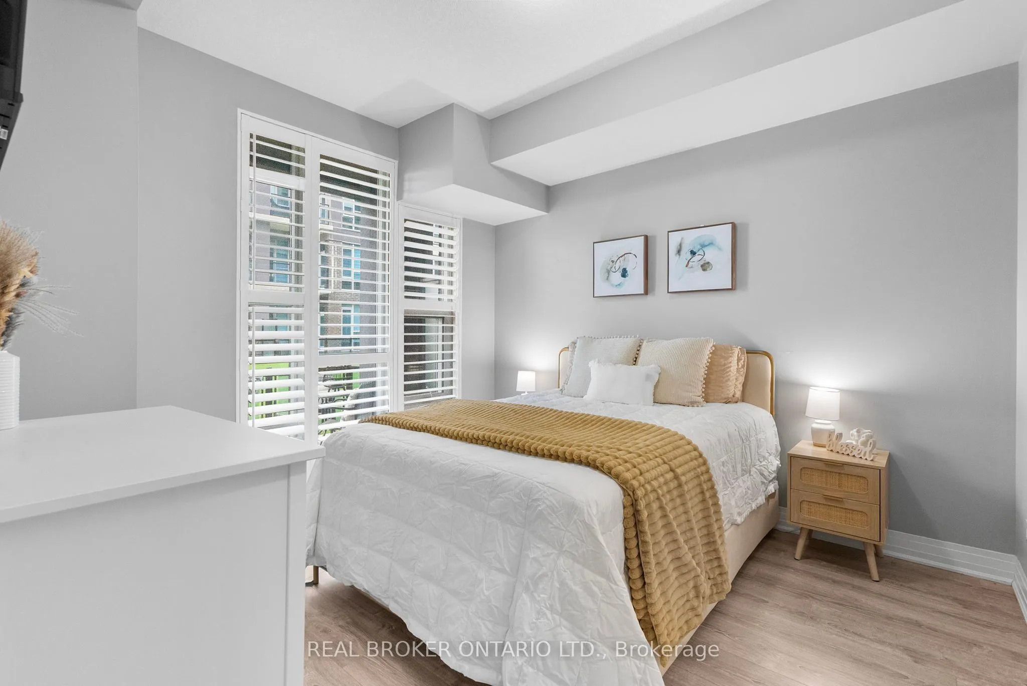 10 CONCORD Place W, #110