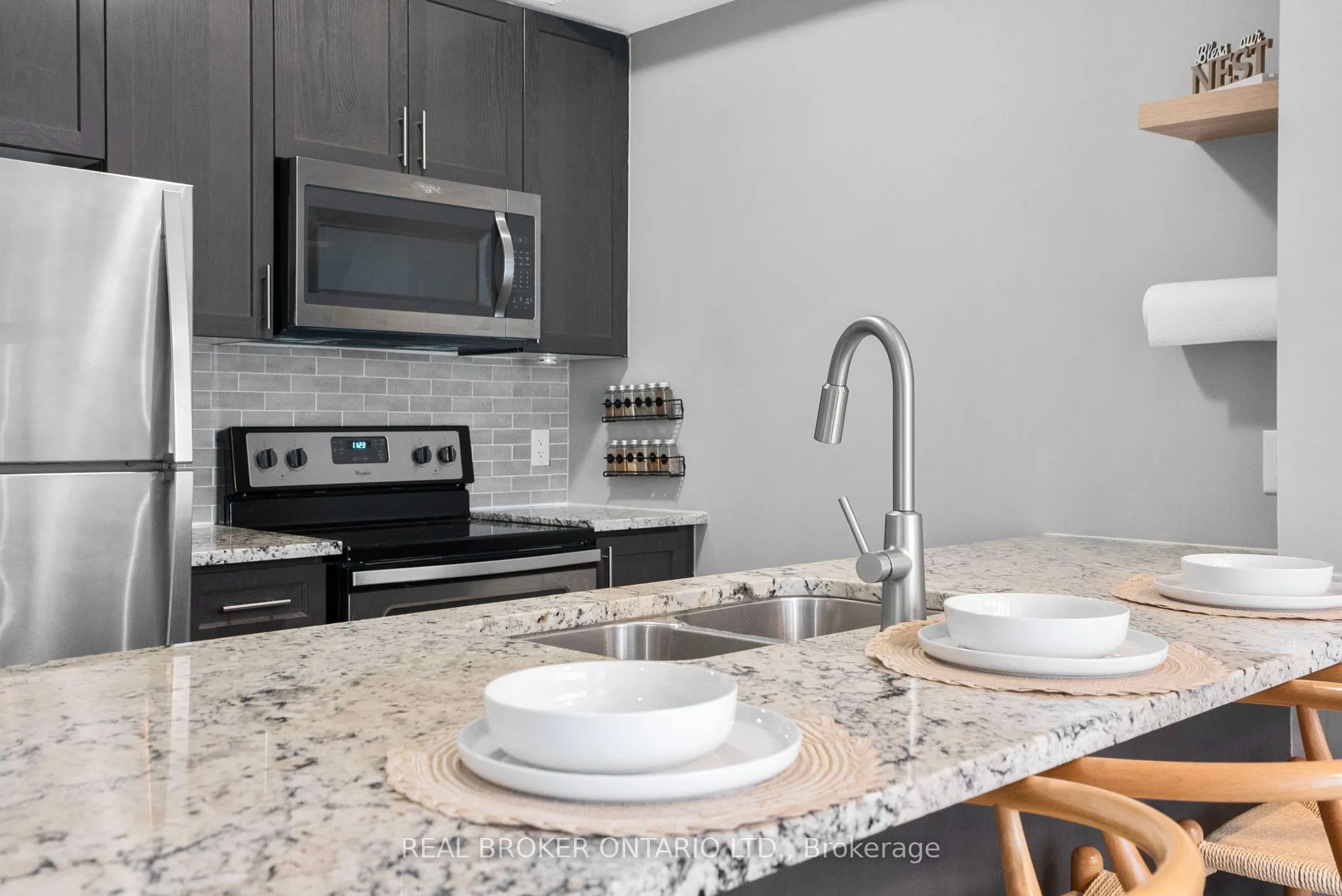 10 CONCORD Place W, #110