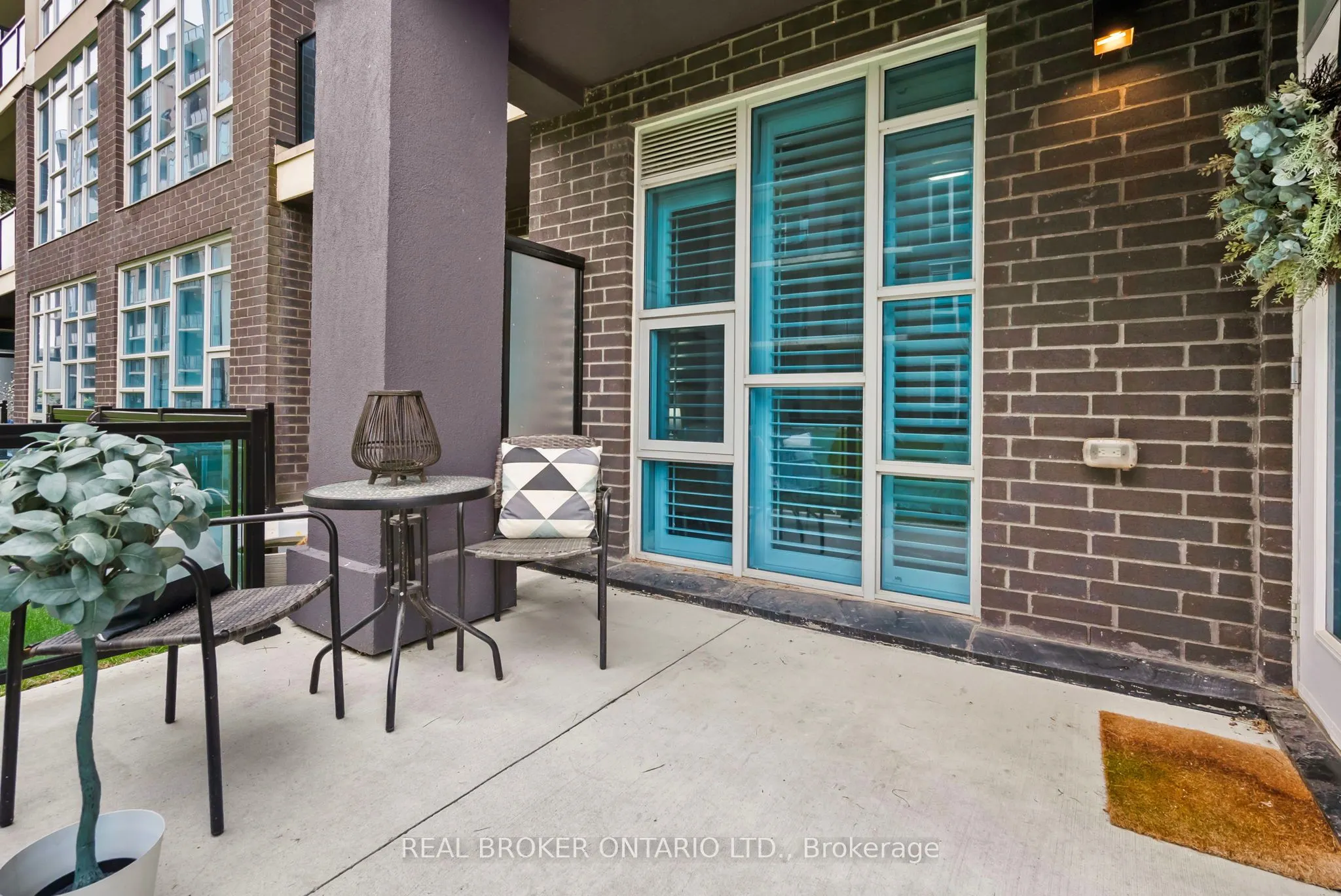 10 CONCORD Place W, #110