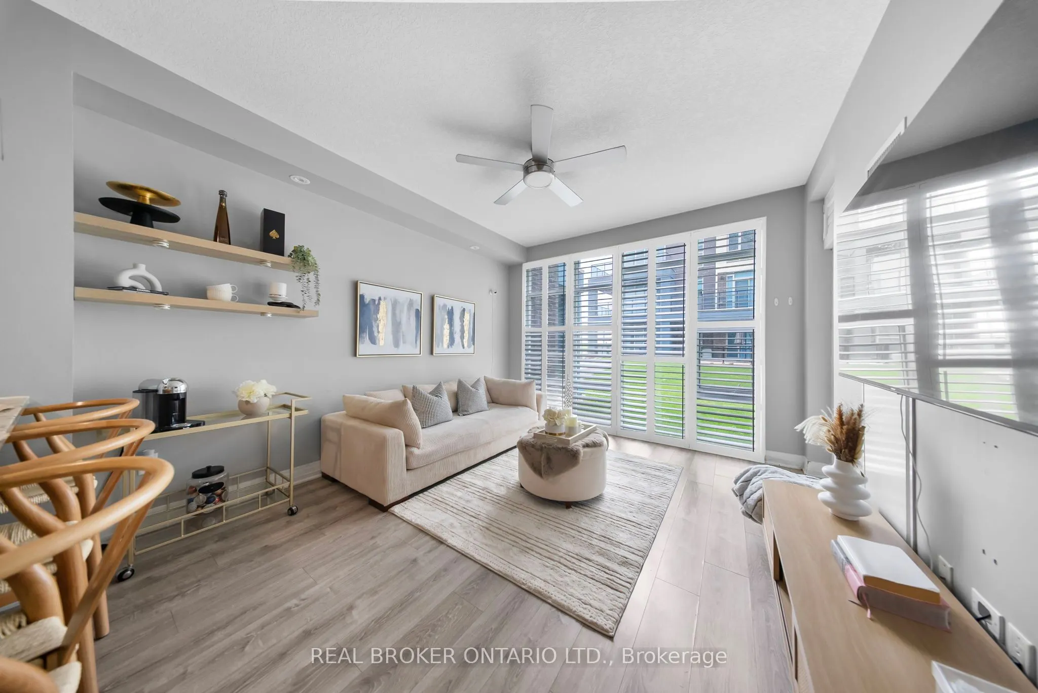 10 CONCORD Place W, #110