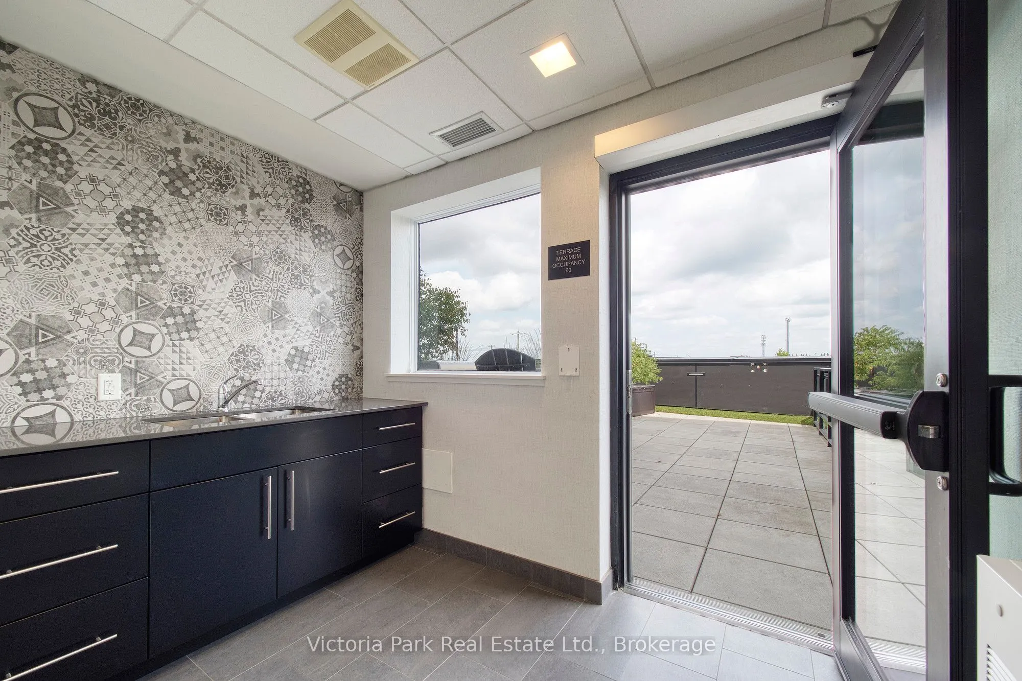 251 Northfield Drive E, #610