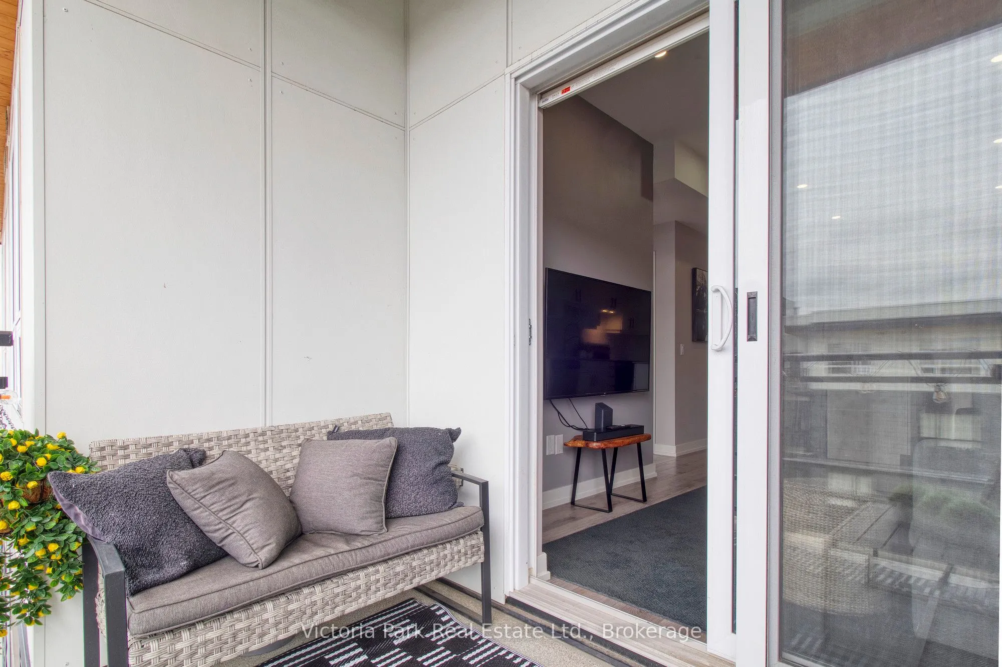 251 Northfield Drive E, #610