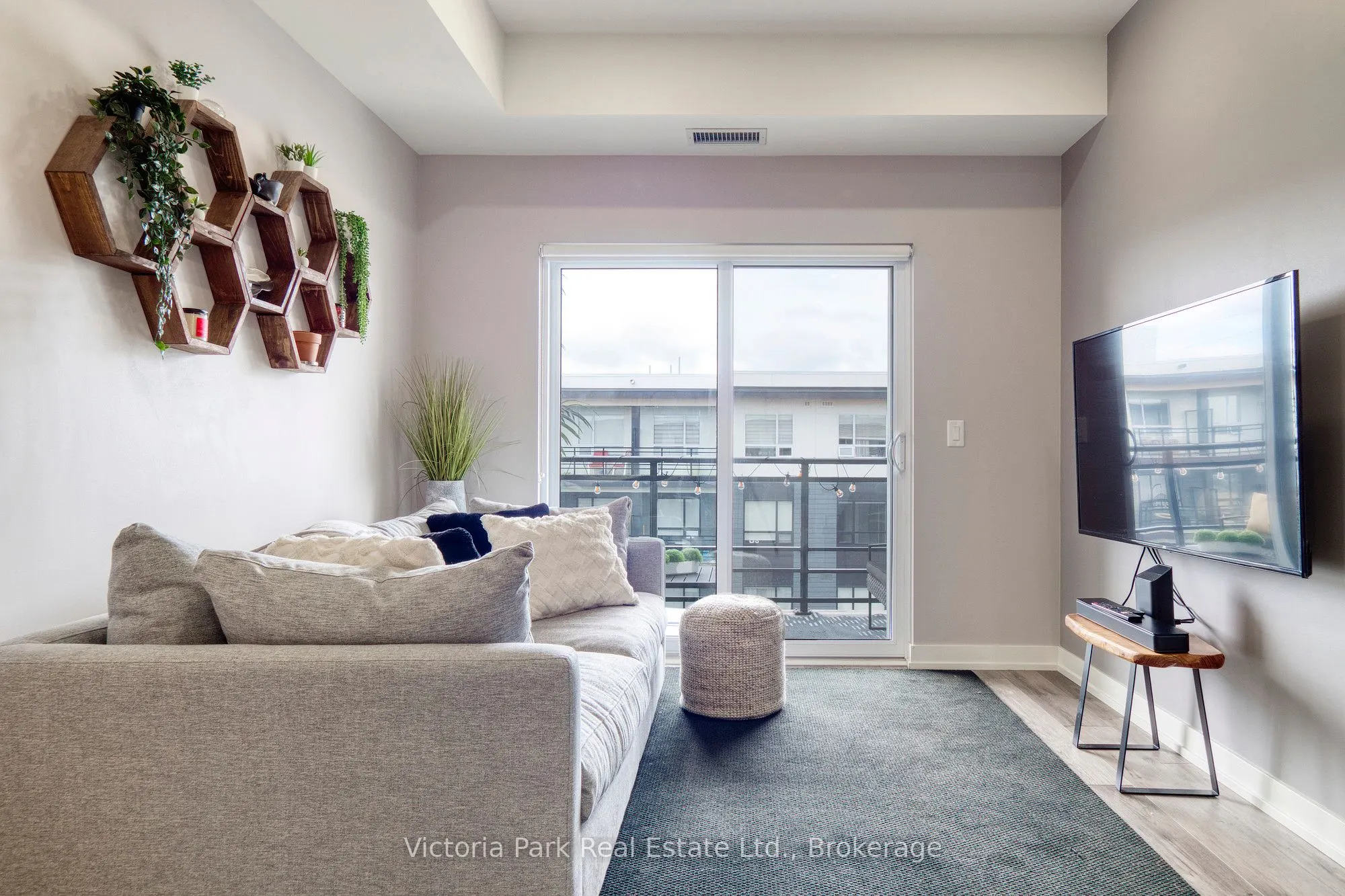 251 Northfield Drive E, #610