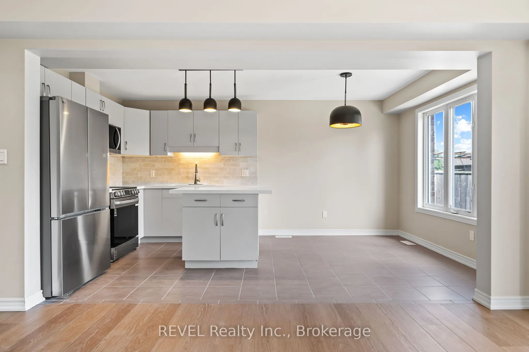 124 Roselawn Crescent