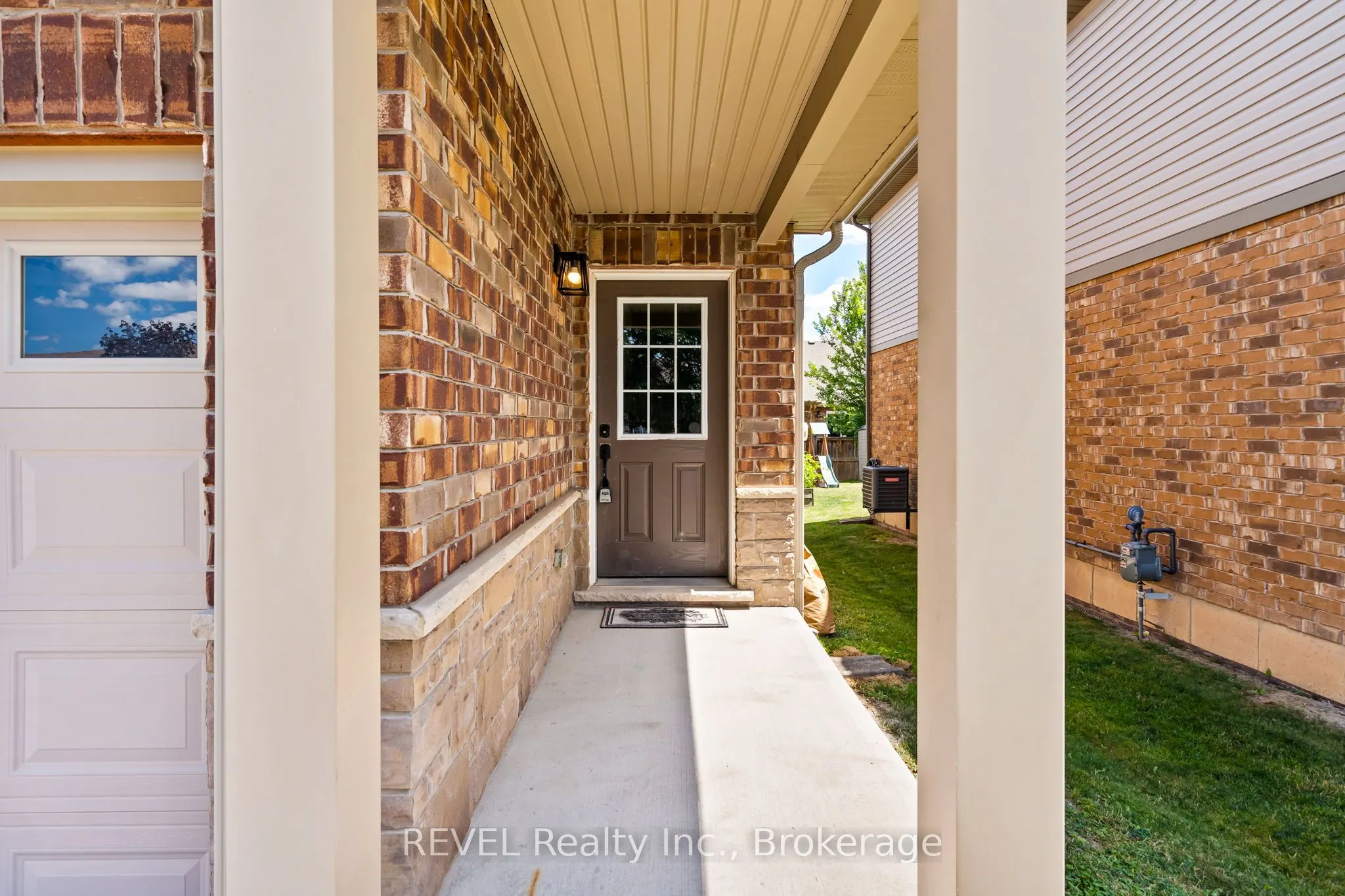 124 Roselawn Crescent