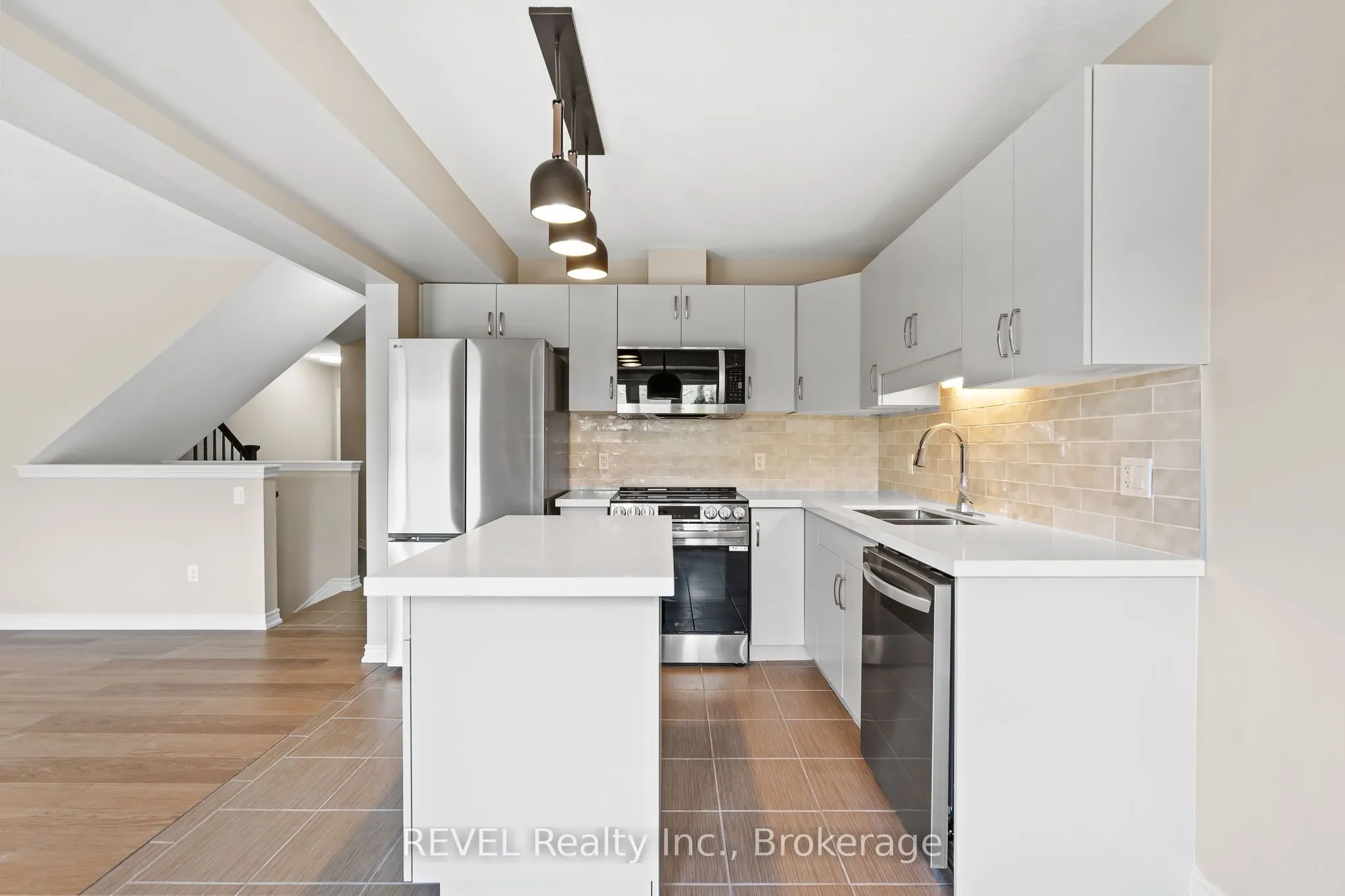 124 Roselawn Crescent