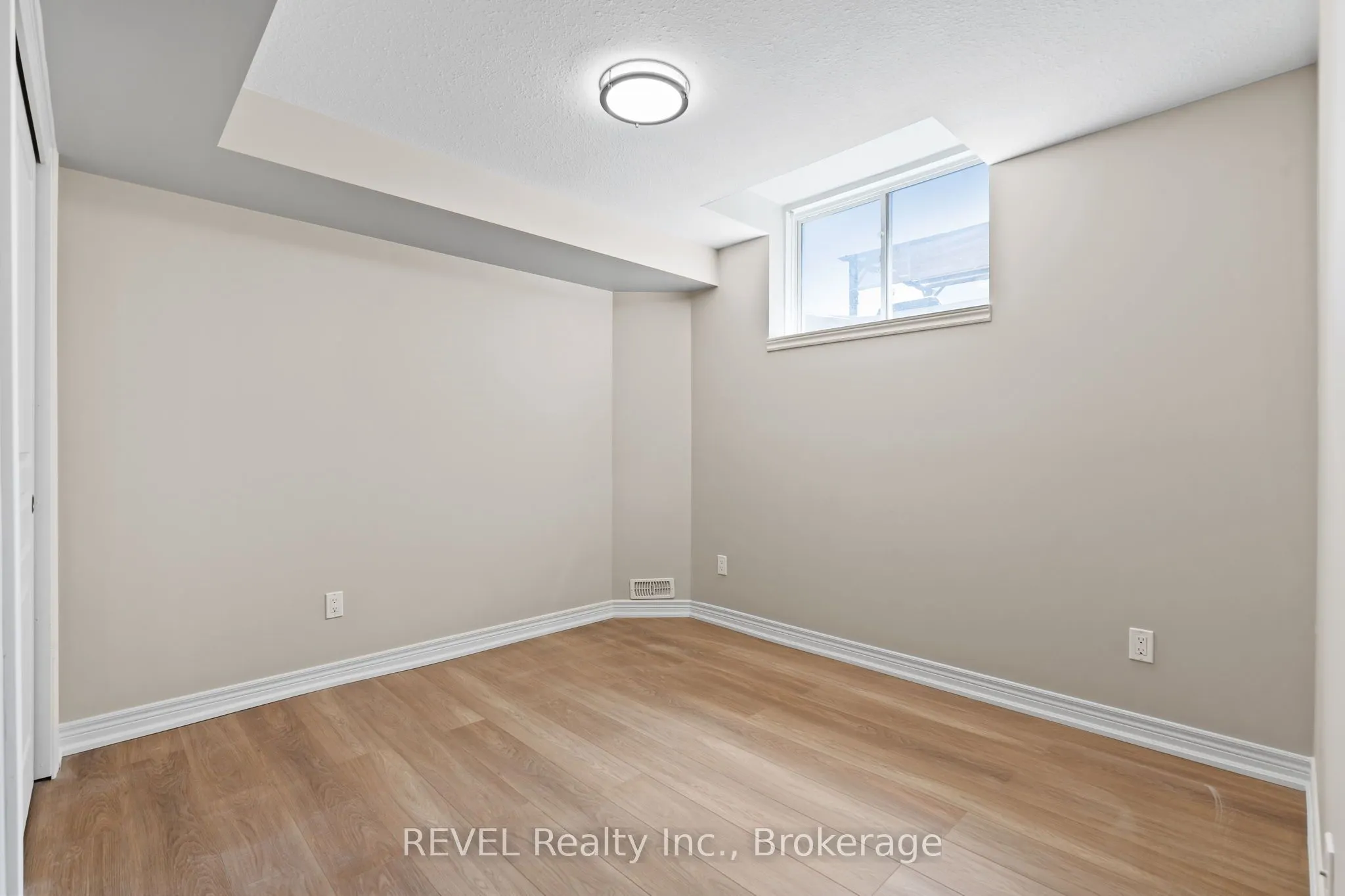 124 Roselawn Crescent