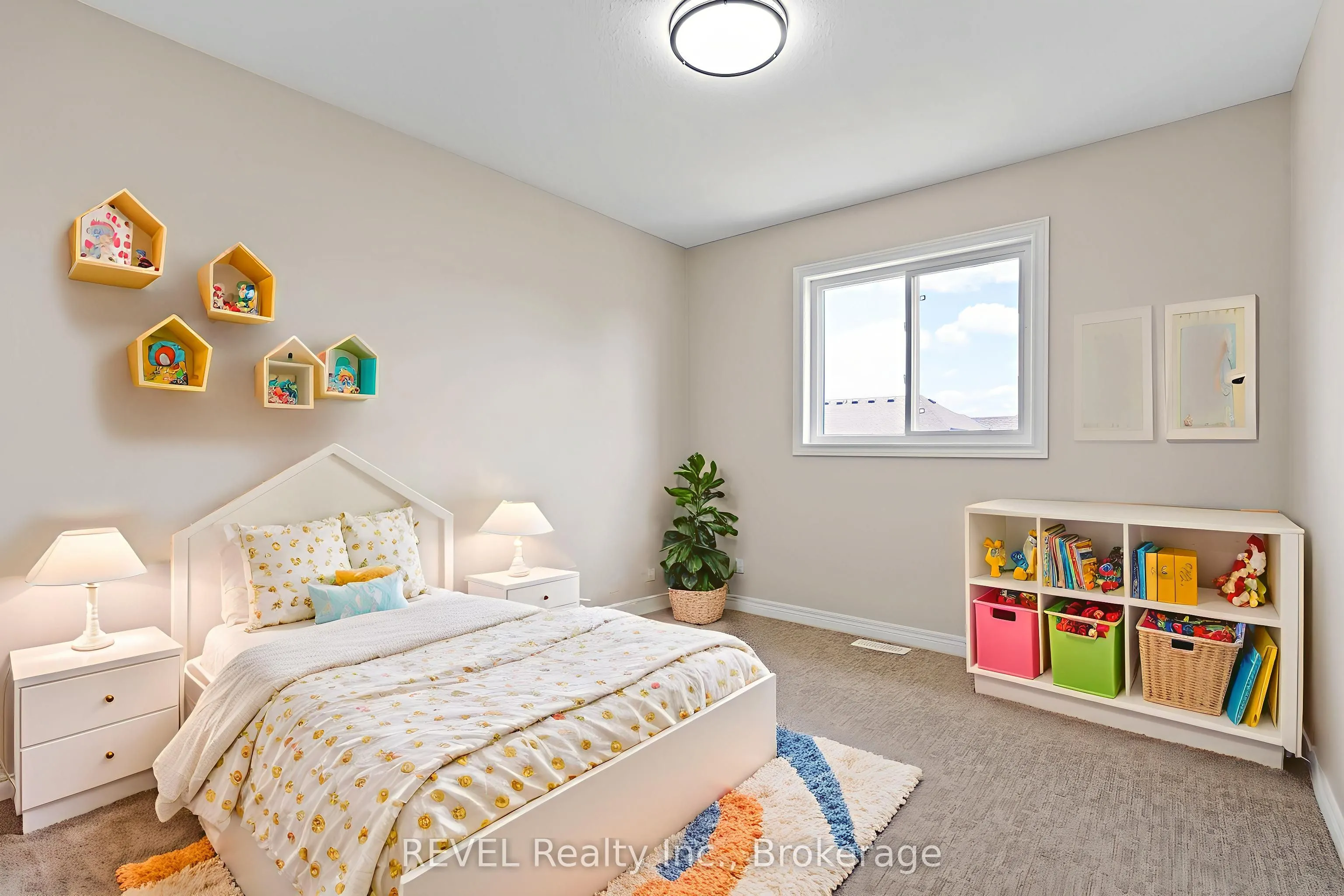 124 Roselawn Crescent
