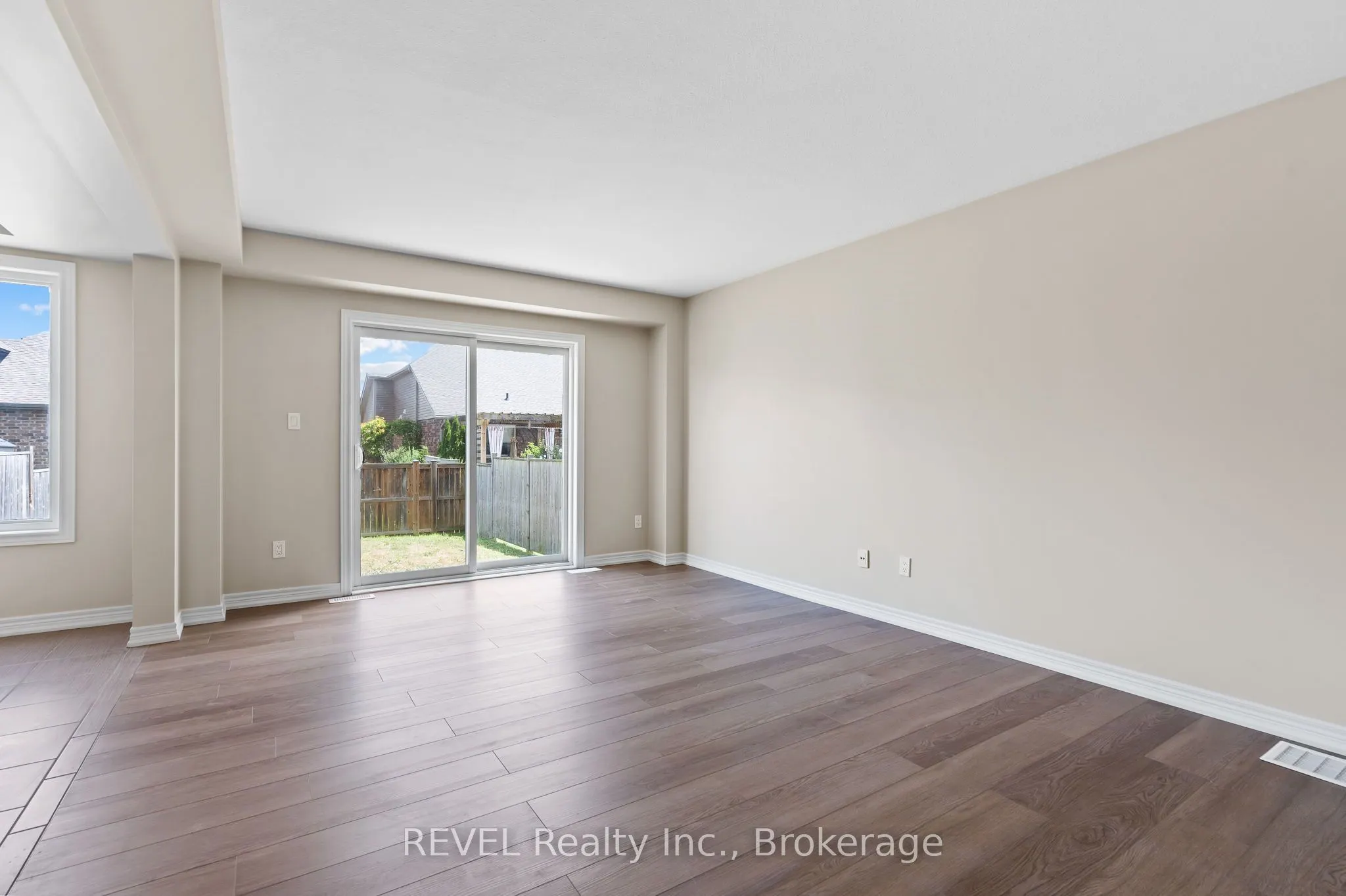 124 Roselawn Crescent